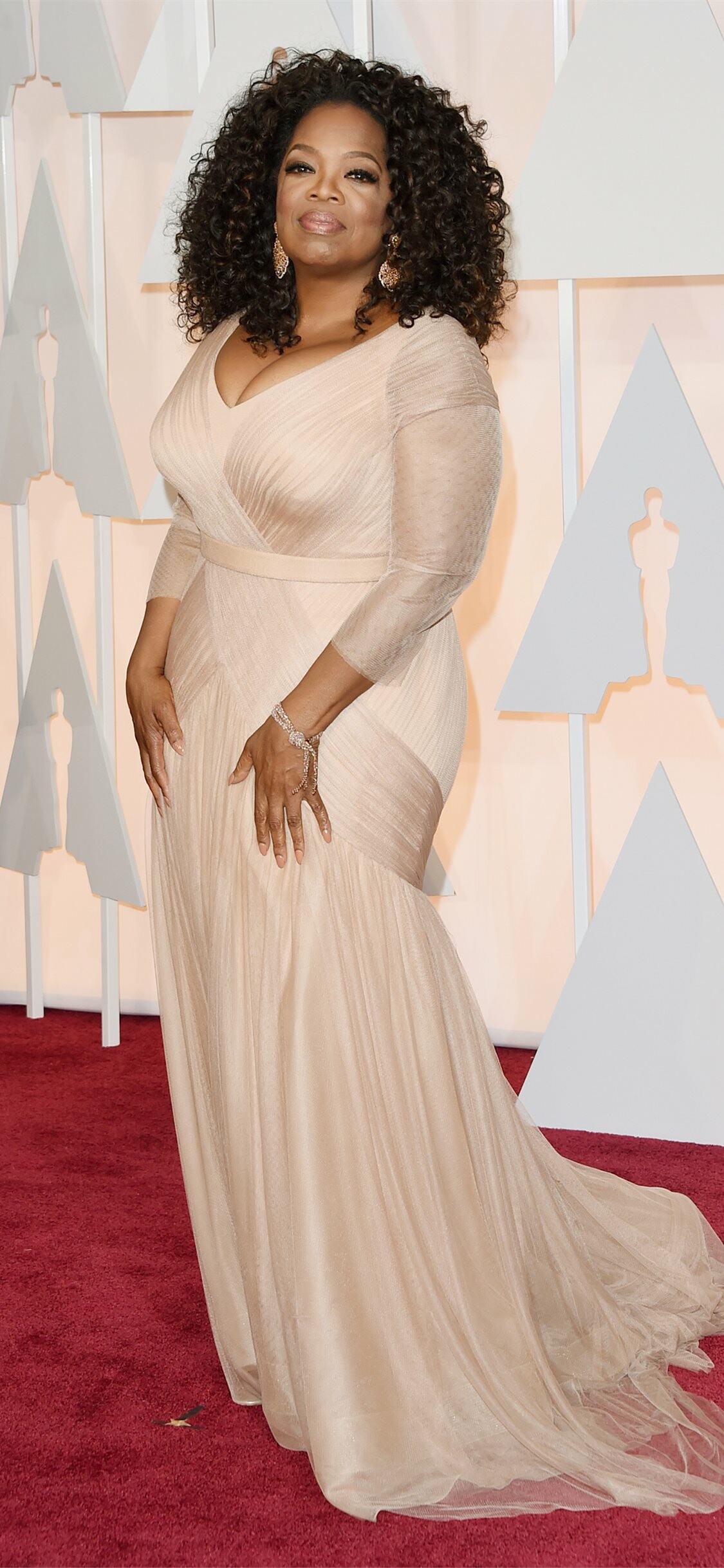 Oprah Winfrey: The winner of many accolades, 18 Daytime Emmy Awards. 1130x2440 HD Background.