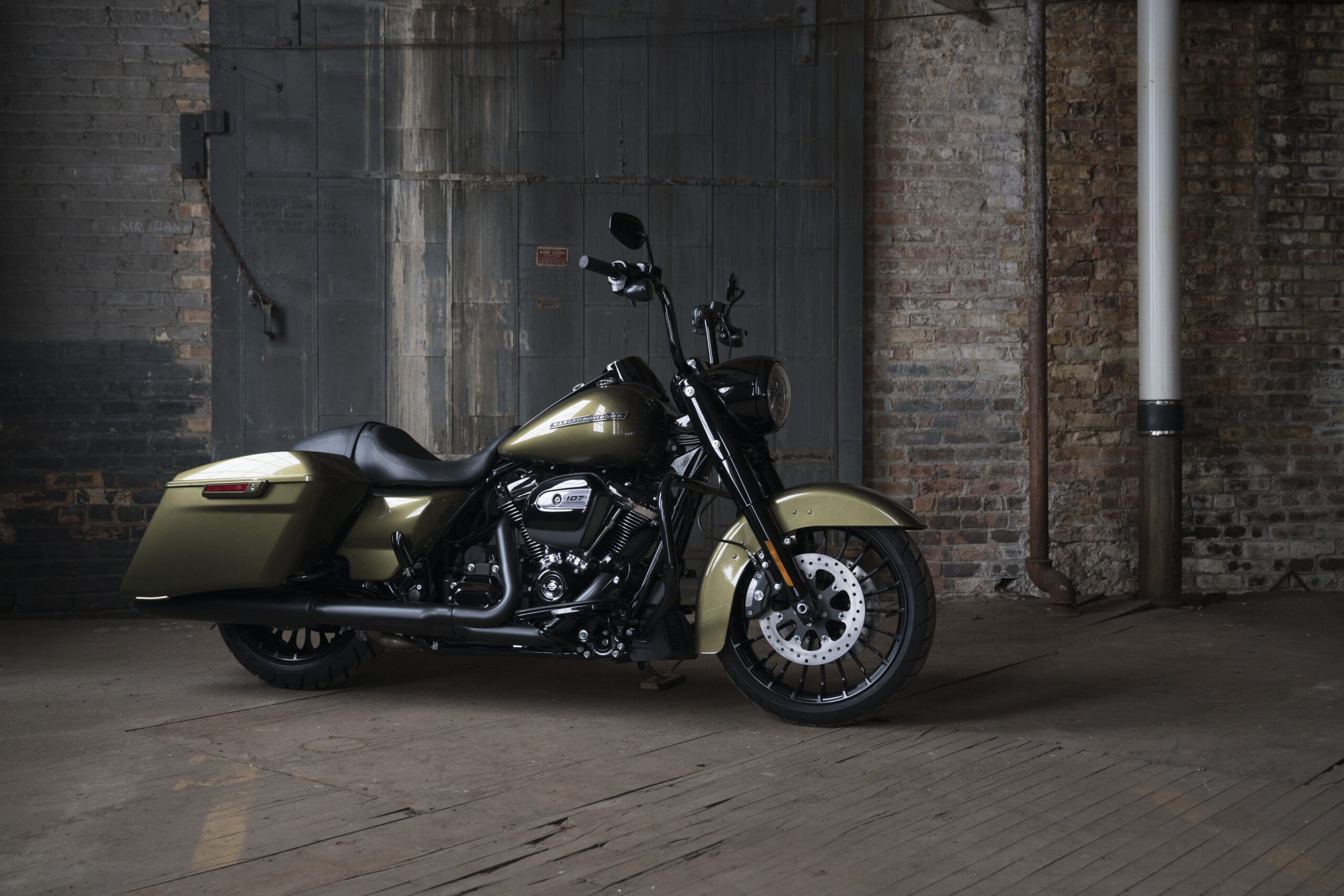 Harley-Davidson Road King, Chromeless Road King Special, Maxim, 2560x1710 HD Desktop