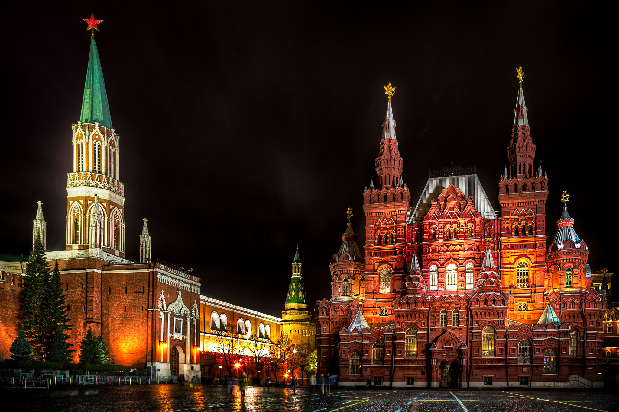 Moscow: Red Square, One of the greenest cities in Europe and the world. 2050x1370 HD Background.