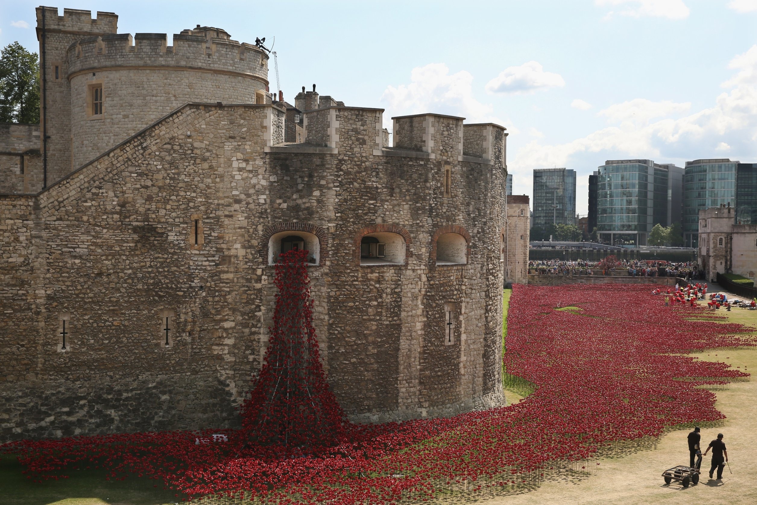 Tower of London, Poppy display, World War I, Tower's tribute, 2520x1680 HD Desktop
