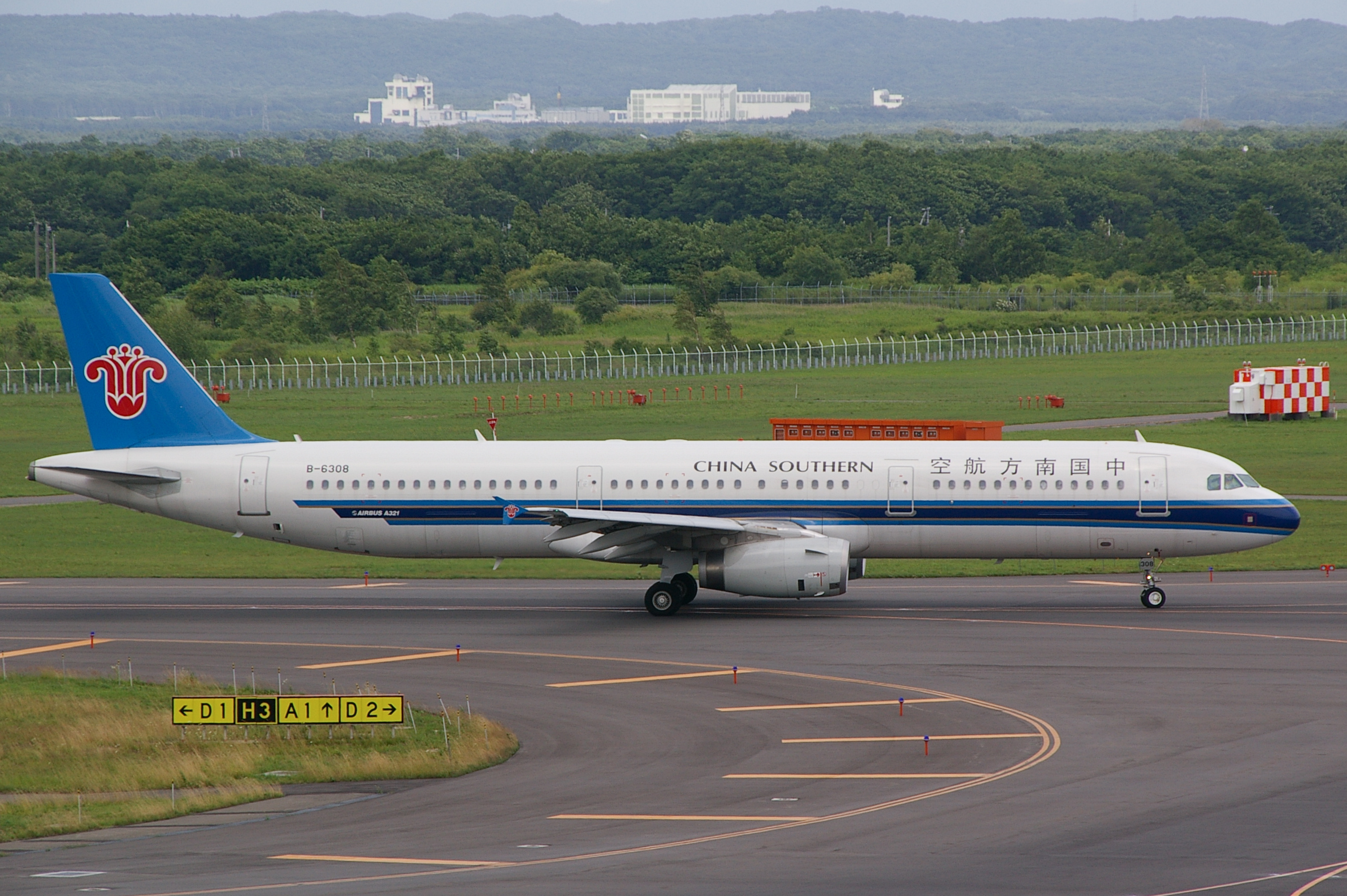 China Southern Airlines, Passenger aircraft, Travel destinations, In-flight service, 2690x1790 HD Desktop