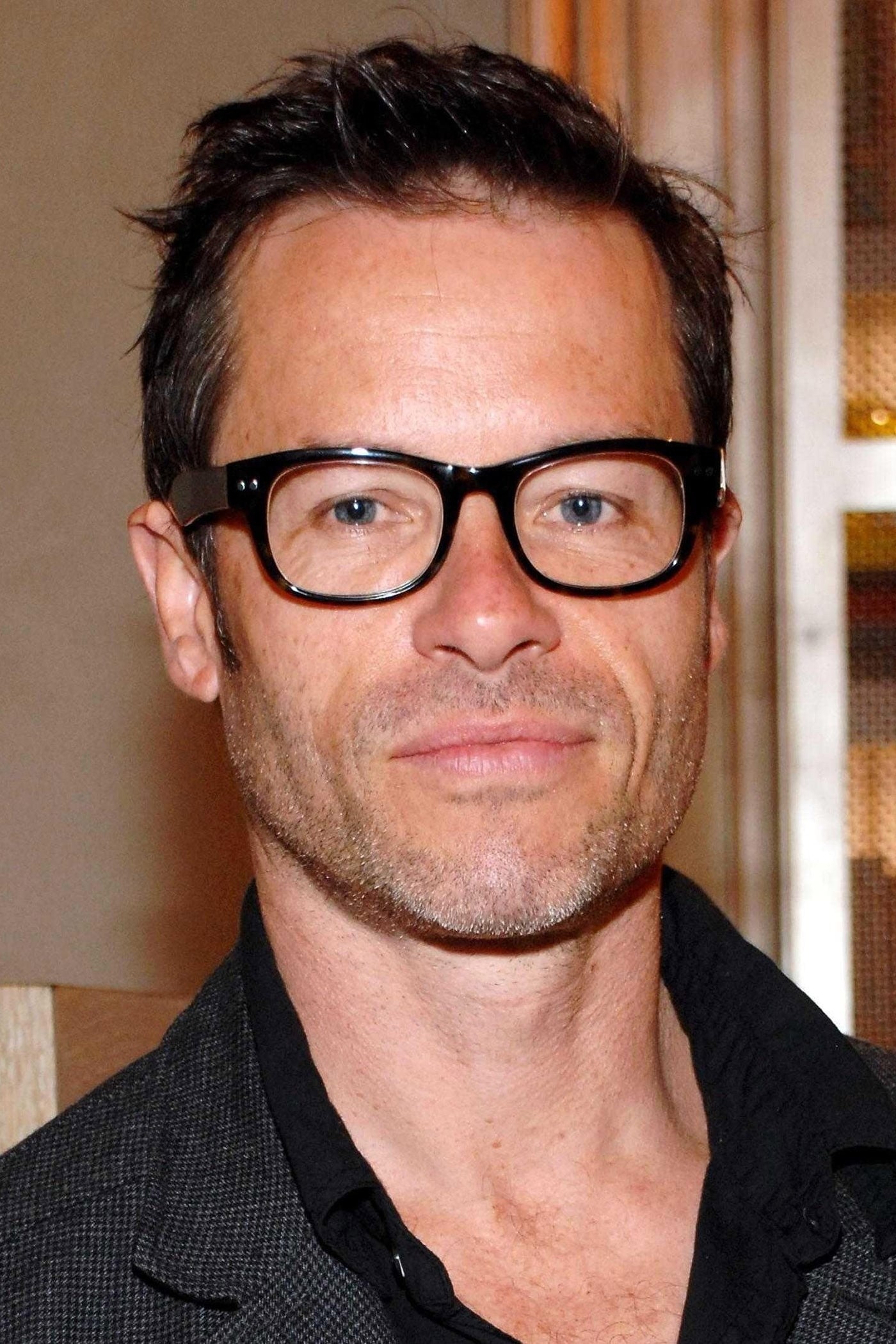 Guy Pearce, Profile images, Movie credits, Popular database, 1400x2100 HD Handy