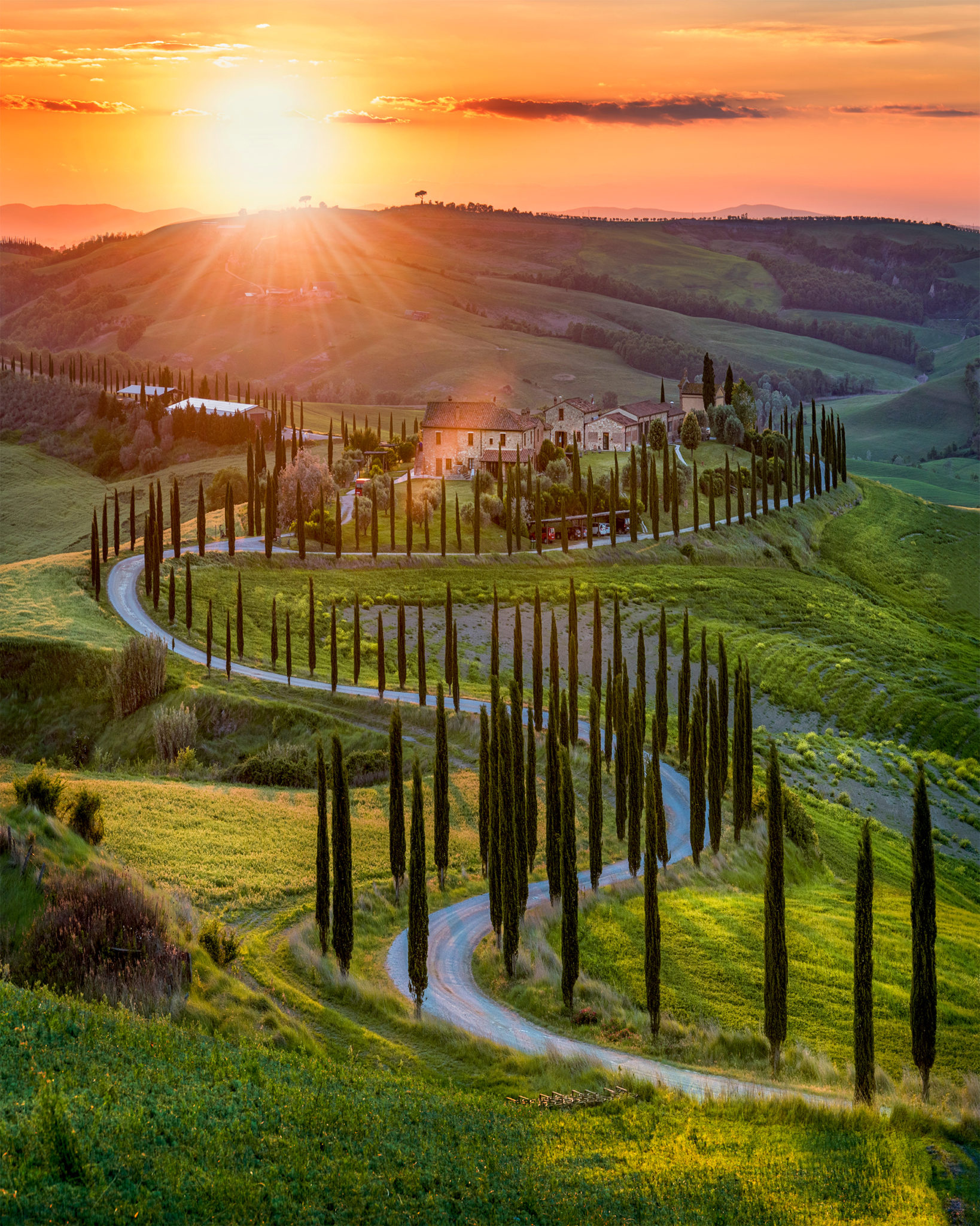 Tuscany's Twisper journey, Positive experience, Alternative destinations, Local recommendations, 1640x2050 HD Handy