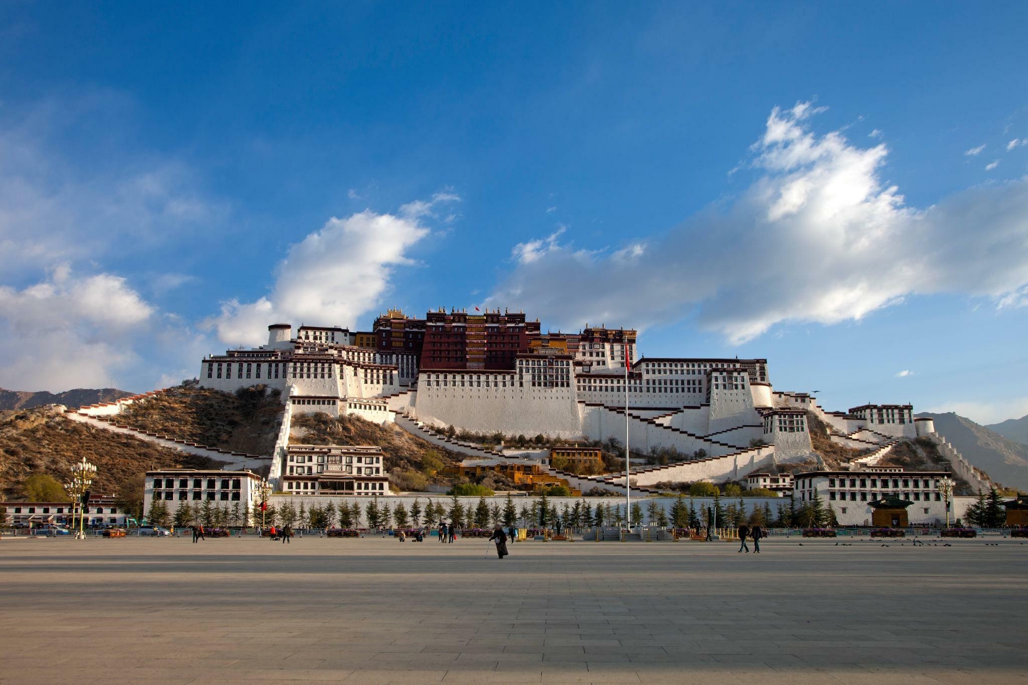 Potala Palace, Tibetan history, Historic landmark, Spiritual sanctuary, 2050x1370 HD Desktop