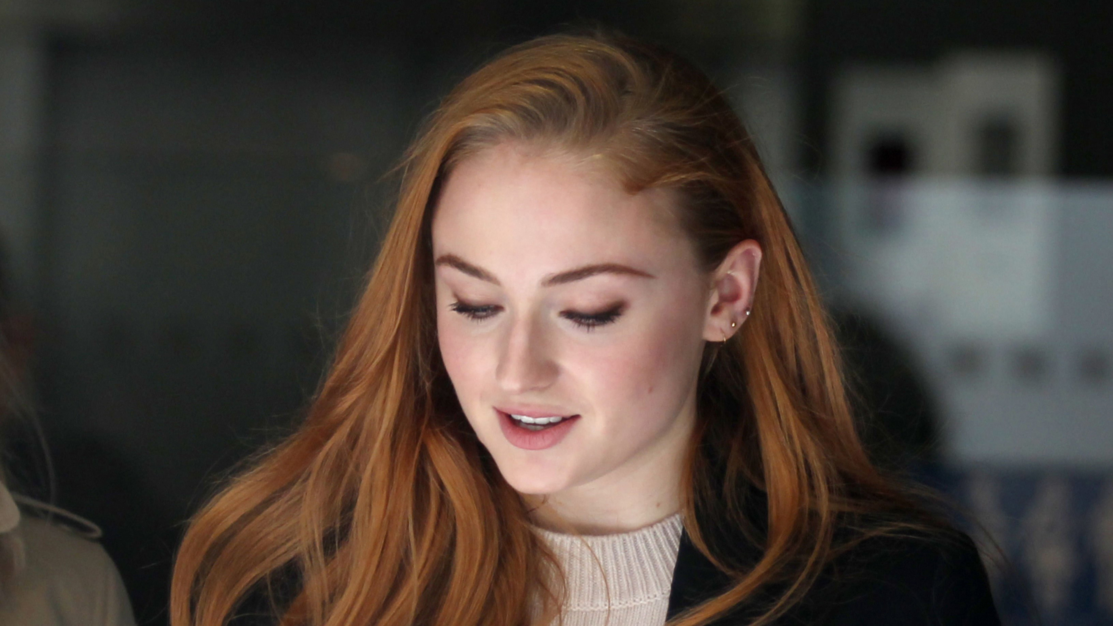 Sophie Turner: Received a nomination for the Primetime Emmy Award for Outstanding Supporting Actress in a Drama Series. 3840x2160 4K Background.