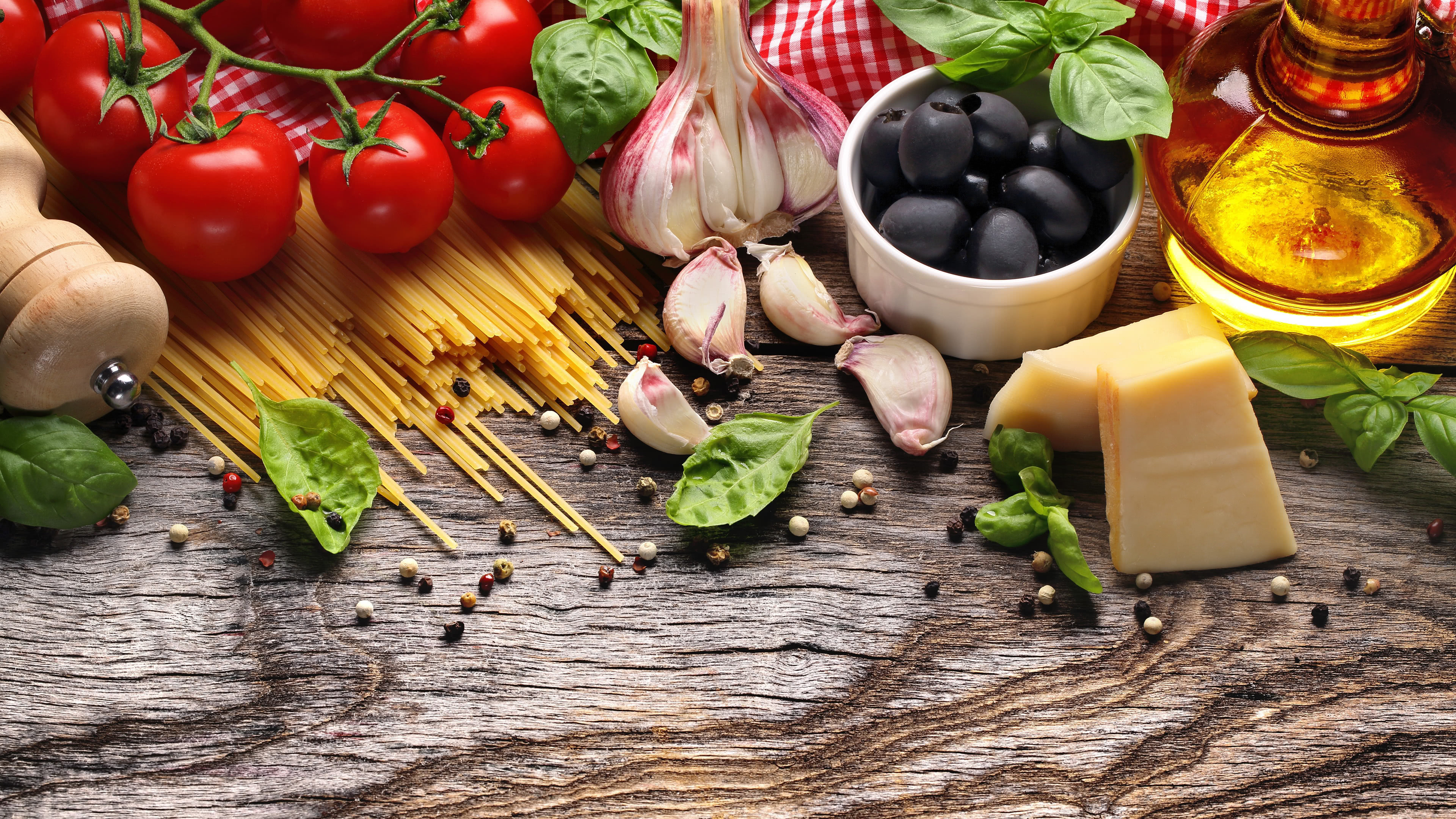 Mediterranean cuisine, Flavorful pasta, Juicy tomatoes, Briny olives, 3840x2160 4K Desktop
