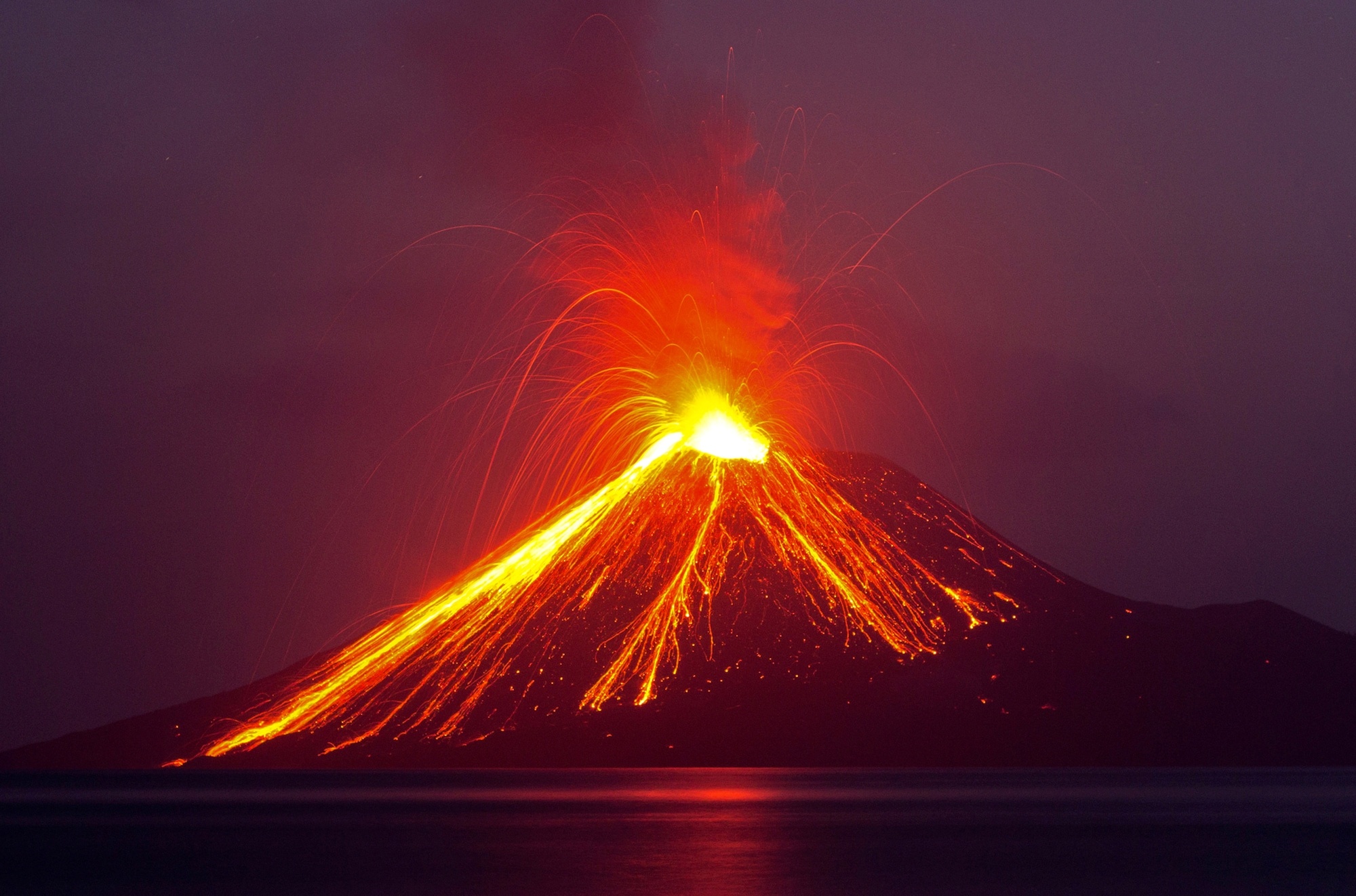 Krakatoa Volcano, Evacuation news, Severe earthquake, Safety measures, 2000x1330 HD Desktop
