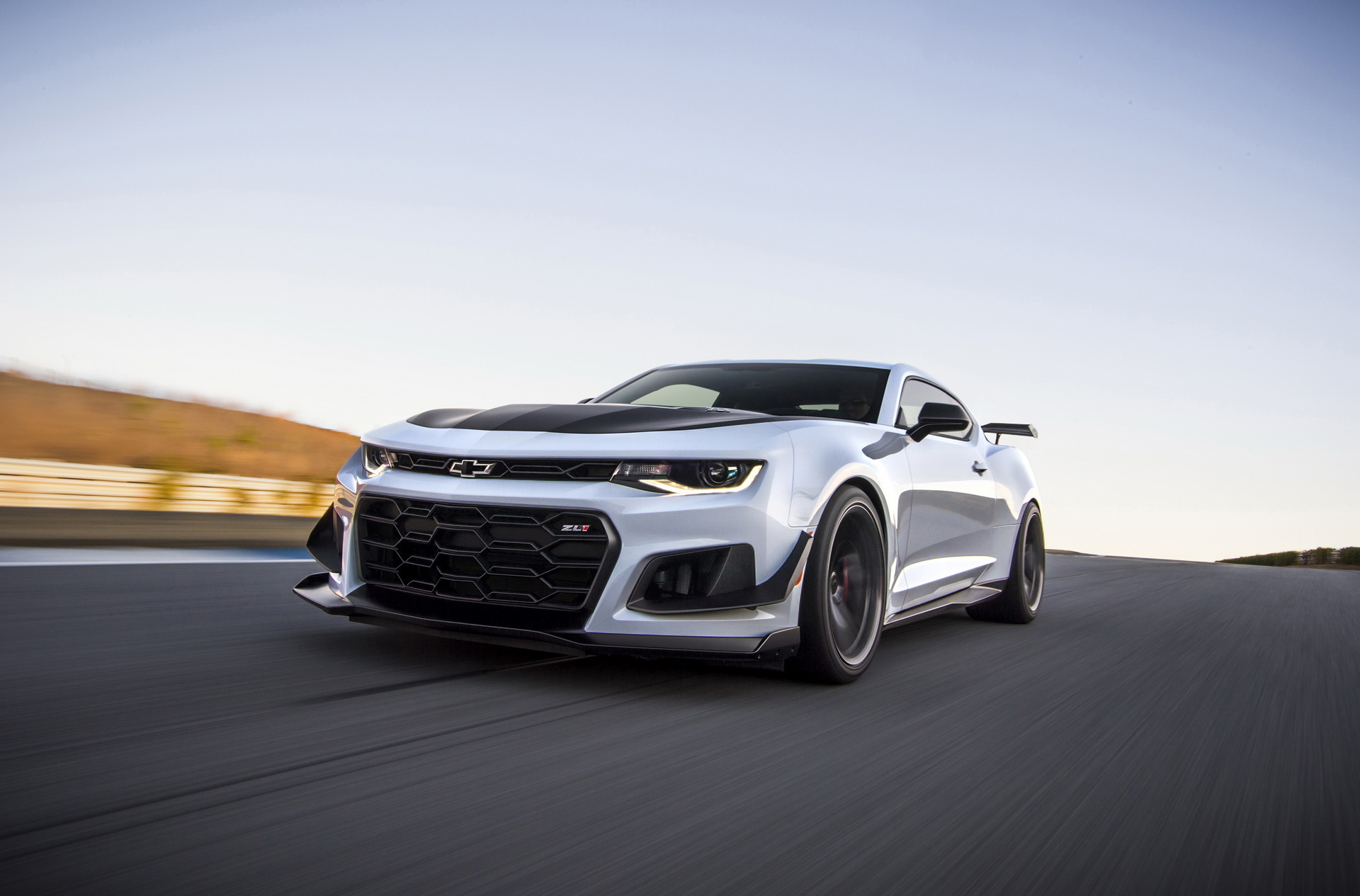 2019 Chevrolet Camaro ZL1 1LE, Old face with new features, 10-speed auto option, Classic design with modern touches, High-performance version, 1920x1270 HD Desktop