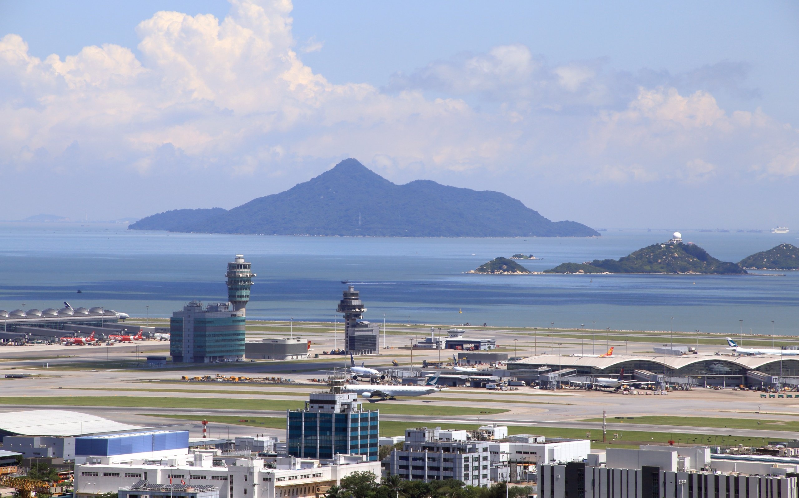Hong Kong International Airport, Declining passenger numbers, Economic impact, Recovery efforts, 2560x1600 HD Desktop