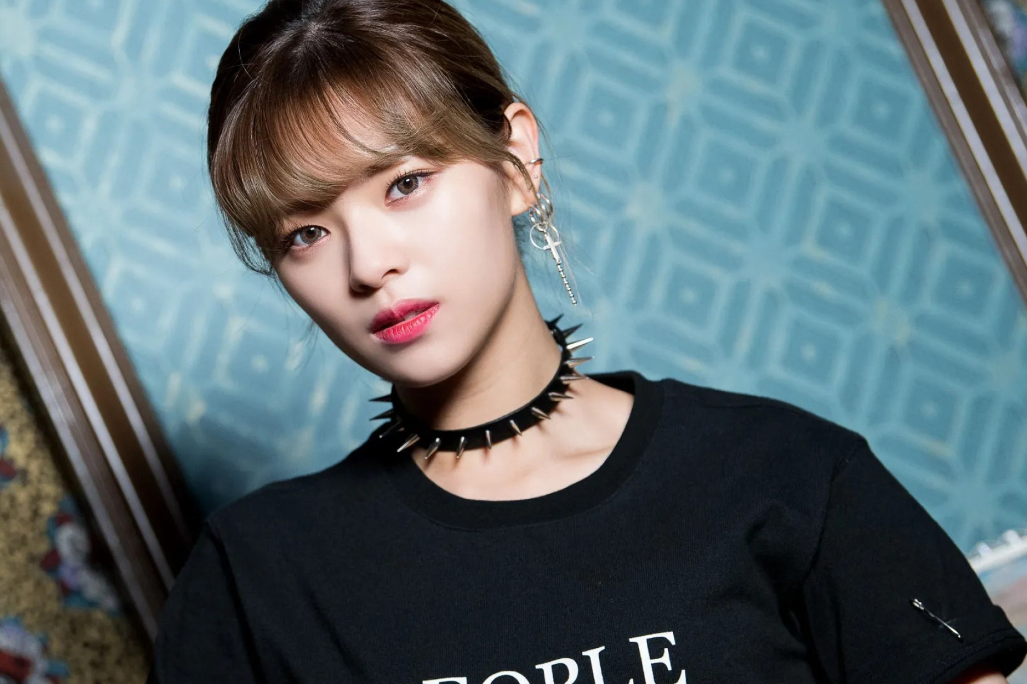 Behind-the-scenes shoot, Jeongyeon in music video, Naver x Dispatch, KPopping exclusive, 2000x1340 HD Desktop