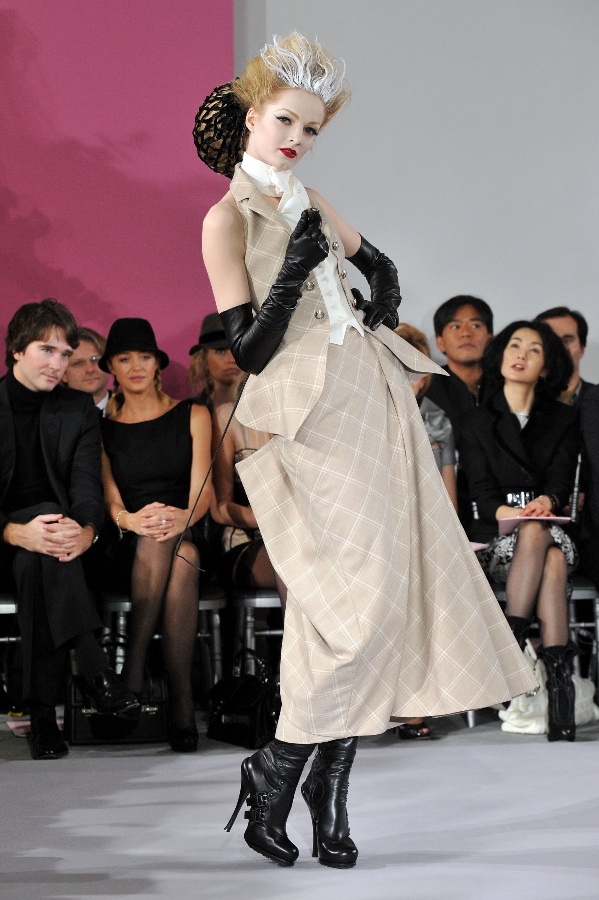 John Galliano, Riding crop, Spring 2010 Dior, Couture fashion, 2000x3000 HD Handy
