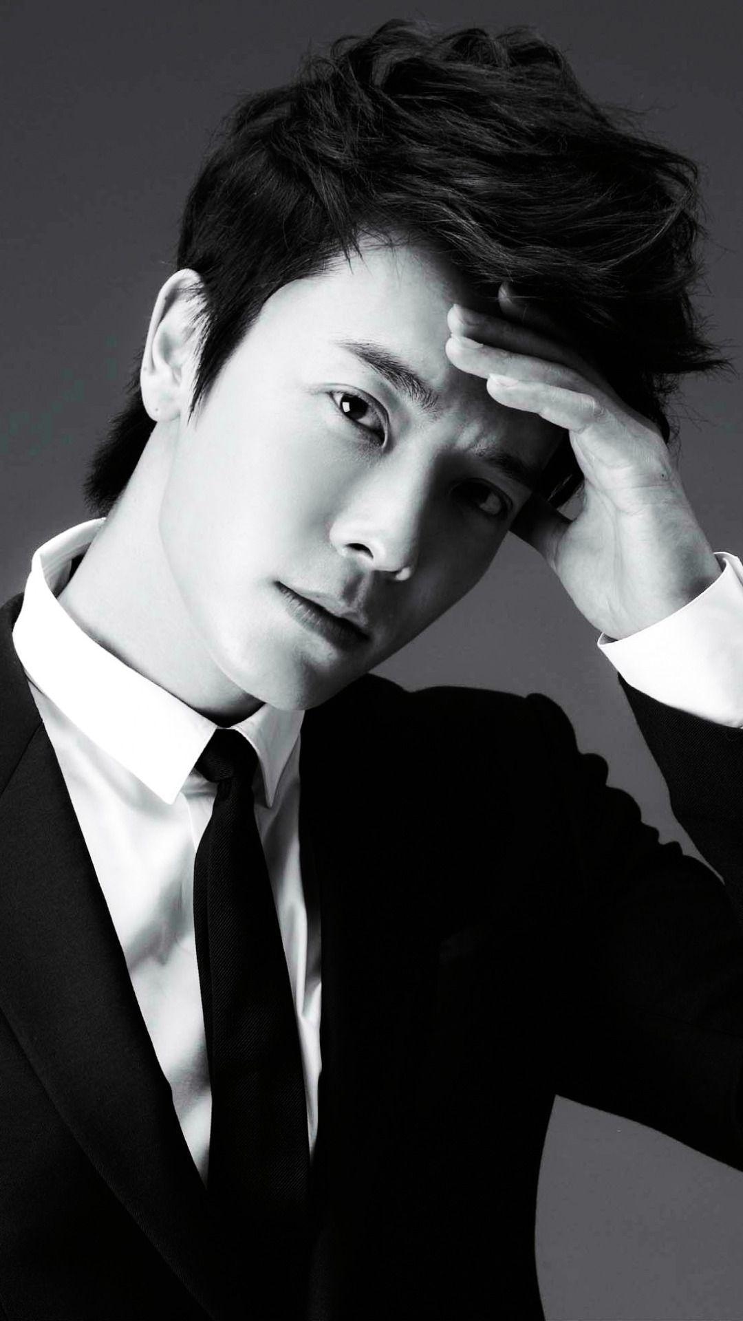 Lee Dong-Hae's visuals, Mesmerizing wallpapers, Super Junior's charisma, Kpop synergy, 1080x1920 Full HD Phone