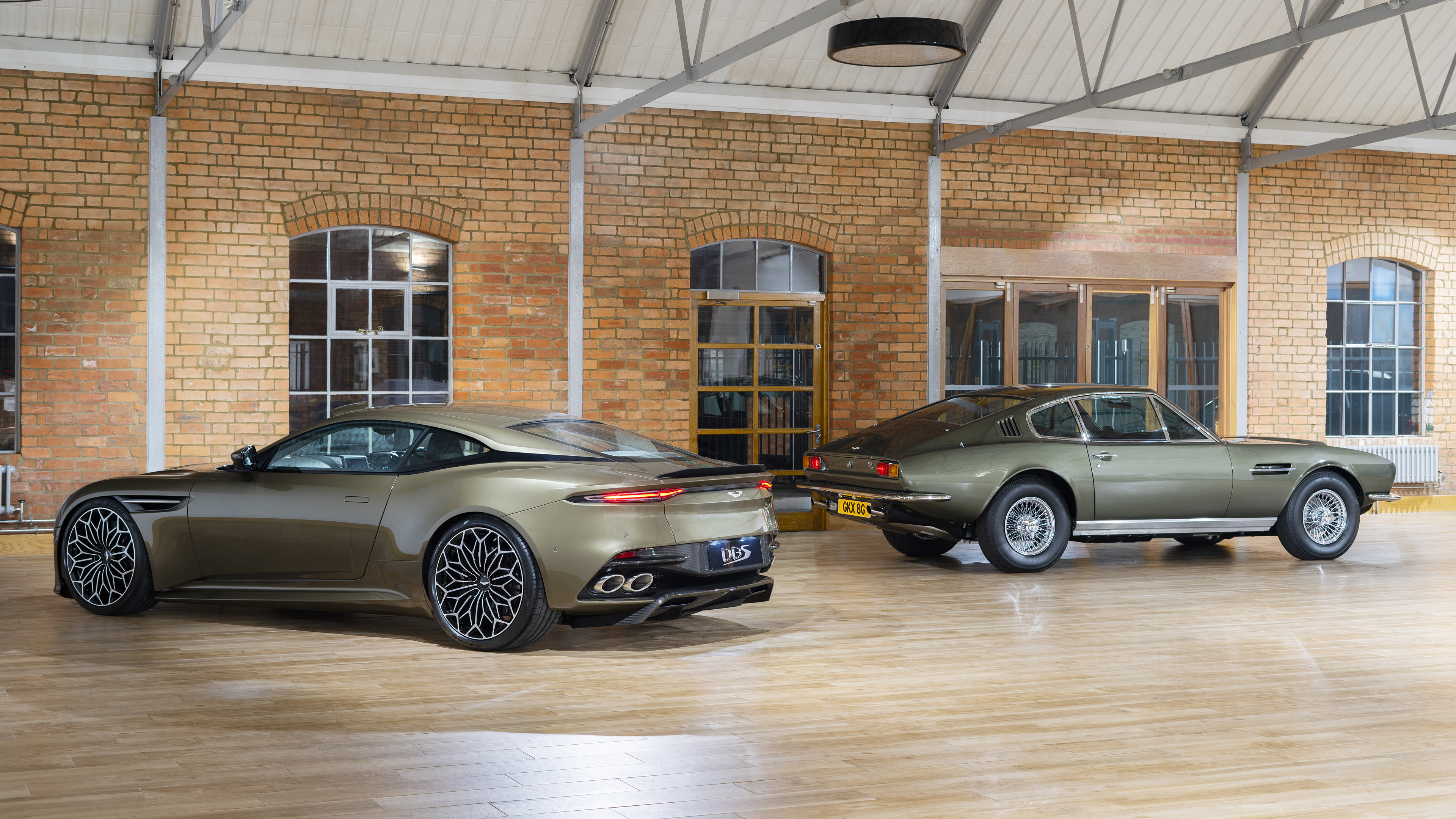 Aston Martin DBS, Powerful performance, Sleek design, Luxury grand tourer, 3840x2160 4K Desktop