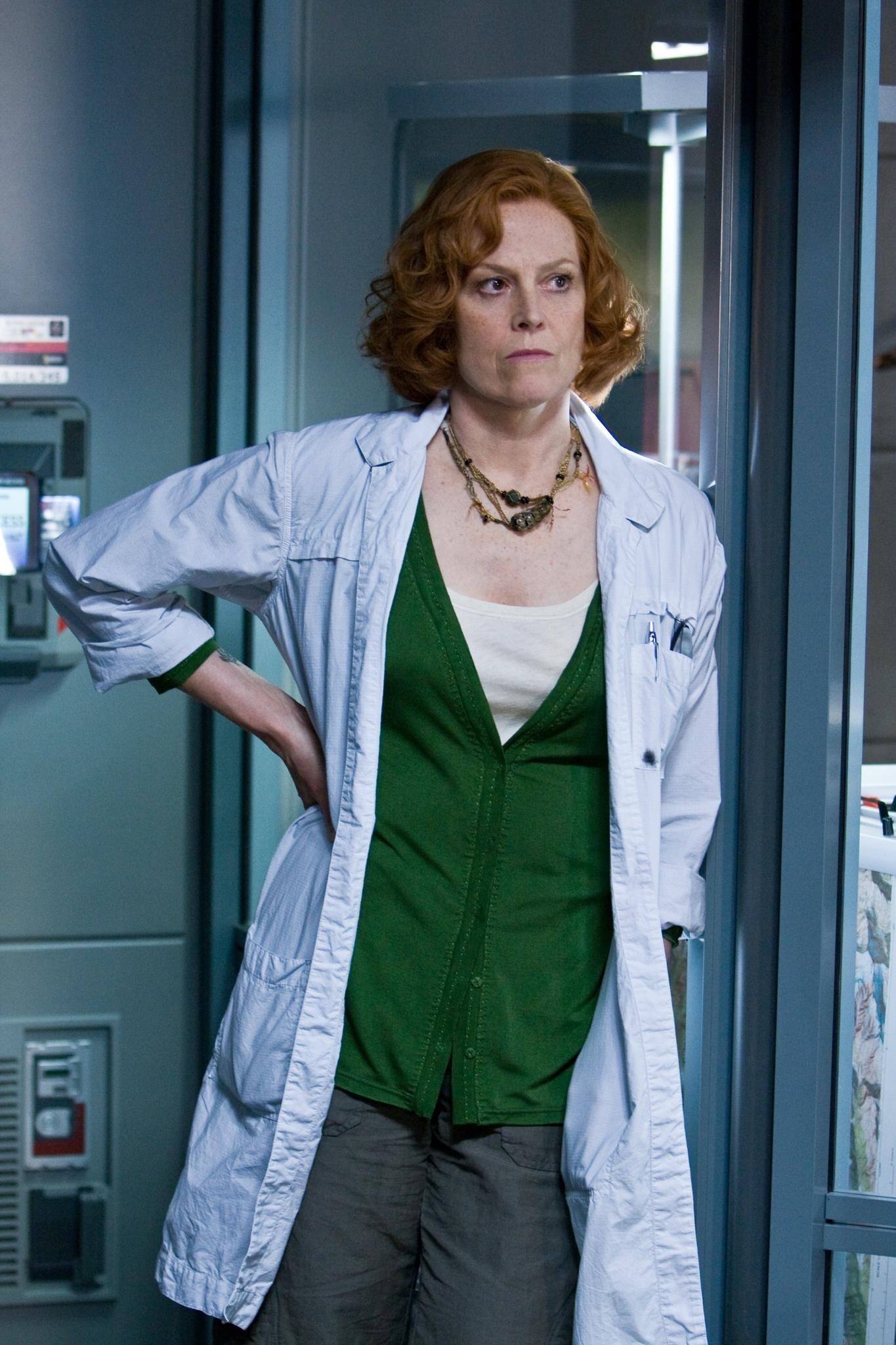 Sigourney Weaver: Dr. Grace Augustine, a major supporting character in Avatar. 1370x2050 HD Background.