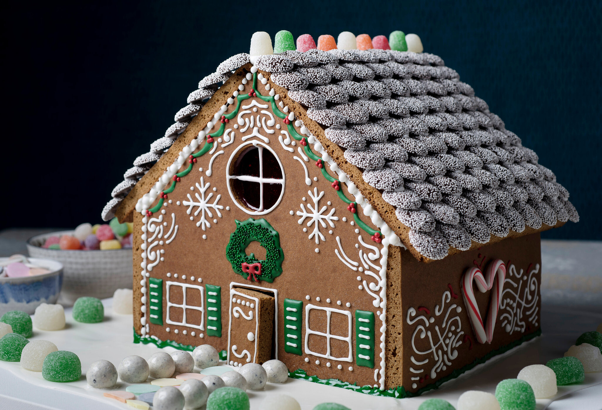 Make a gingerbread house, Step-by-step guide, Culinary adventure, Delicious results, 2050x1400 HD Desktop