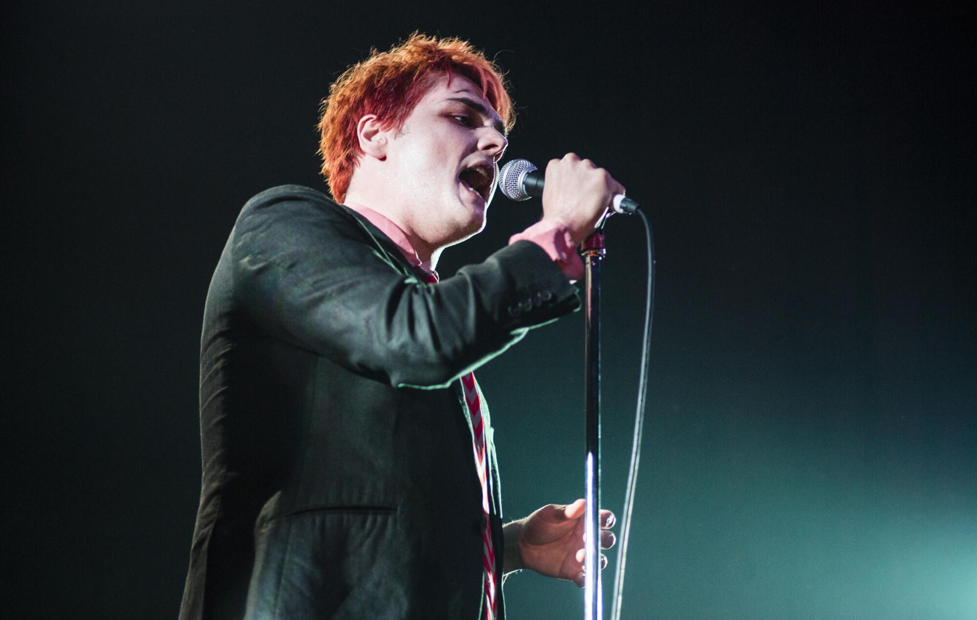 Gerard Way: The lead vocalist and co-founder of the rock band My Chemical Romance. 2000x1270 HD Background.