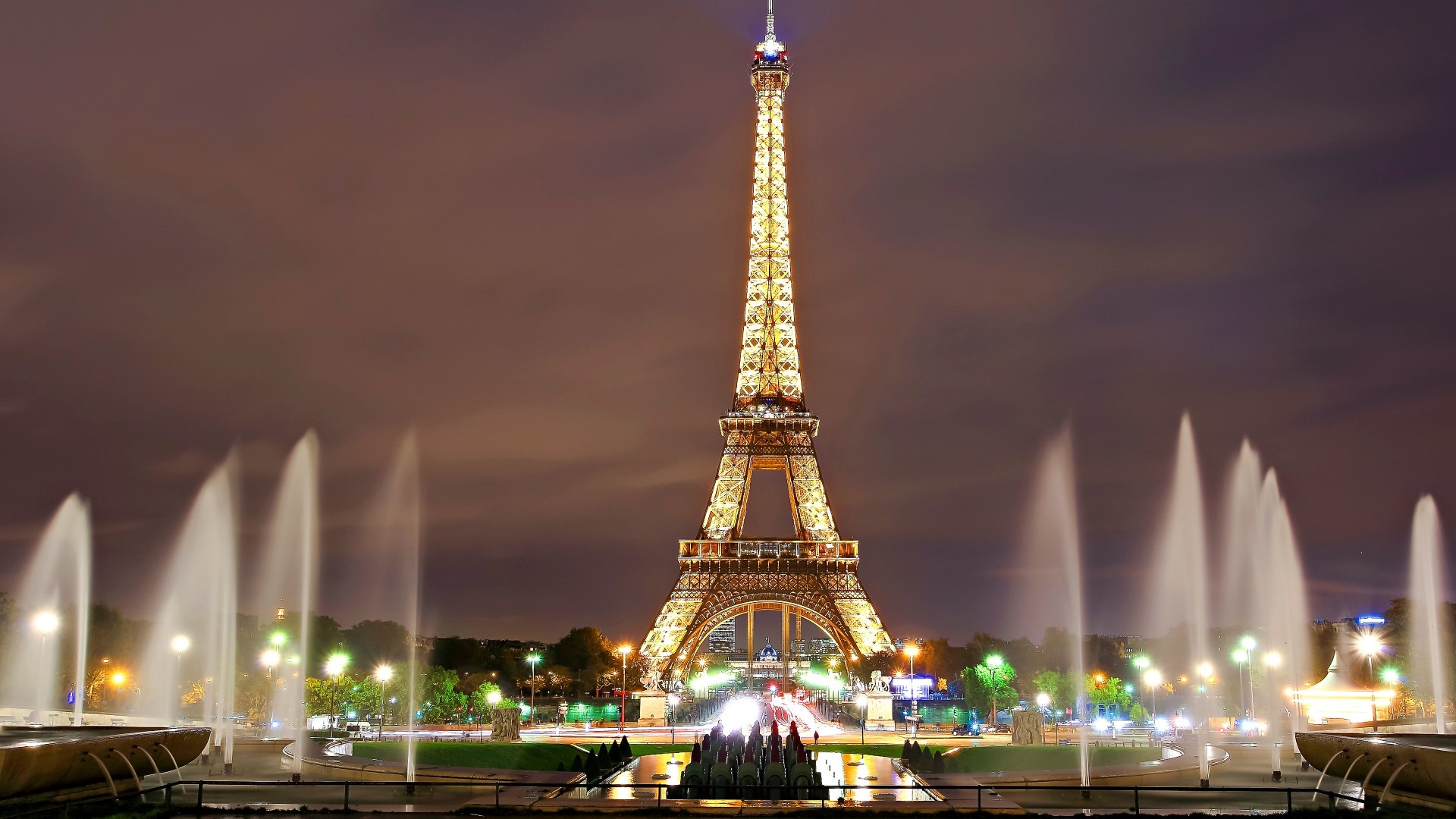 Paris: The Fashion Capital of the World. 1920x1080 Full HD Background.