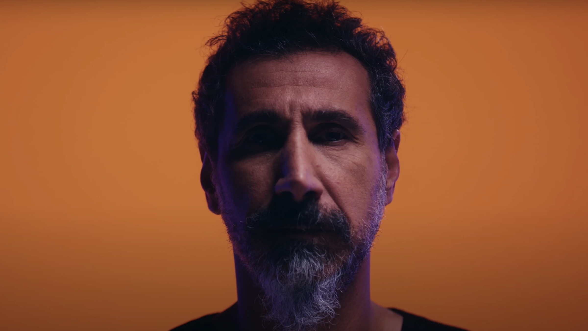 System of a Down: Tankian's a mellifluous singing voice, which he intersperses with screaming riotously down the mic. 2400x1350 HD Background.