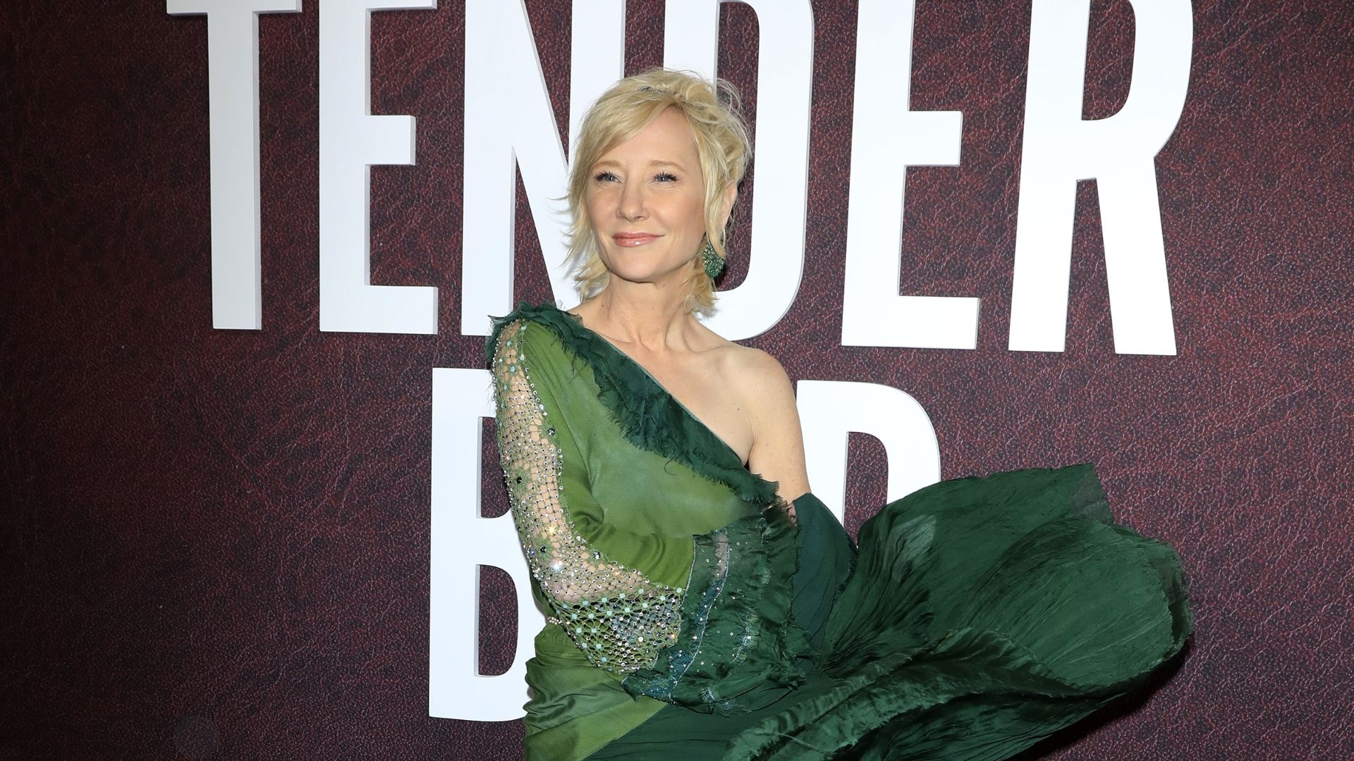 Anne Heche between life and death: She wasn't doing very; - Buzznews 1920x1080