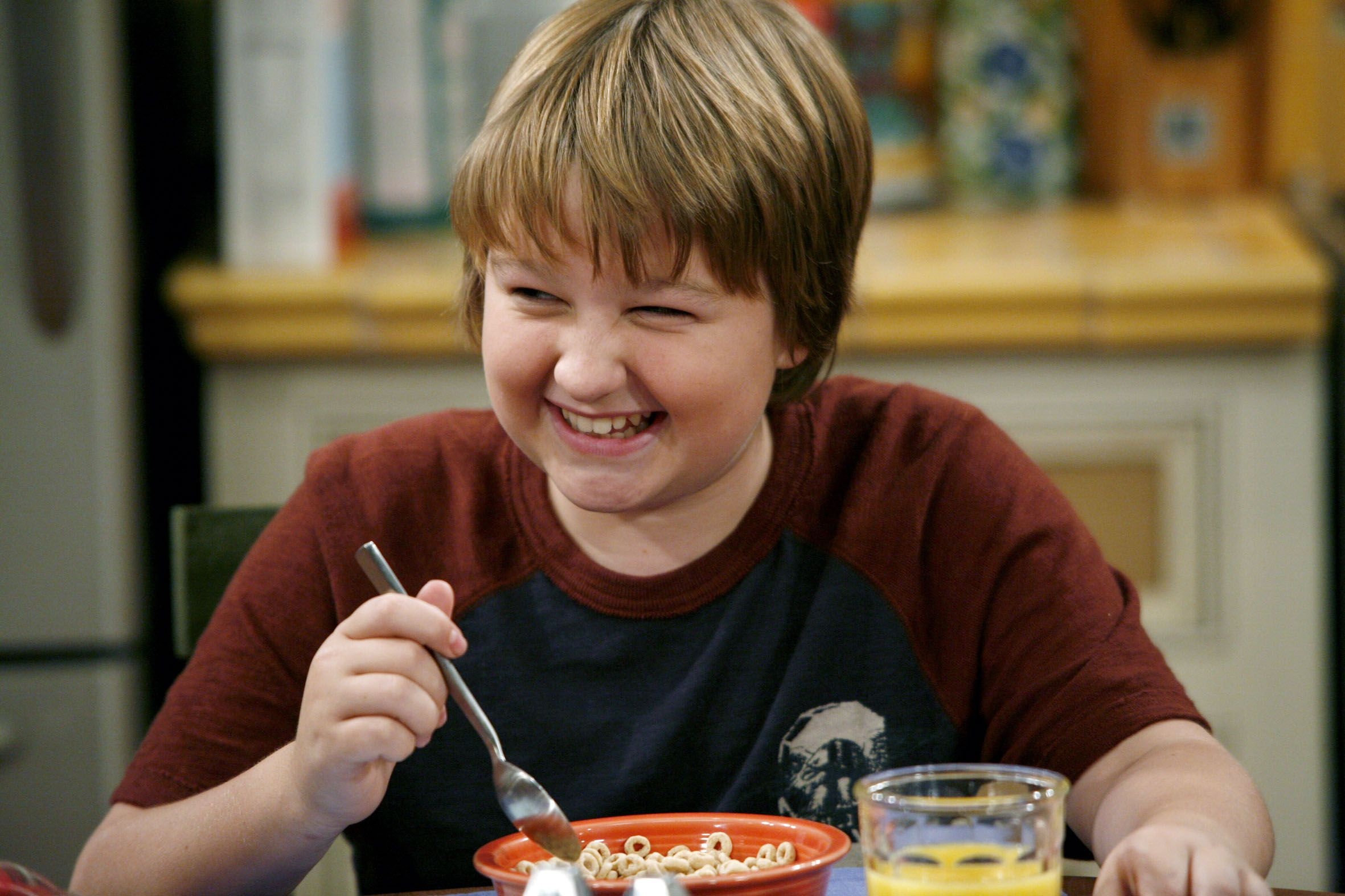 Two and a Half Men, Talented young actor, Angus T. Jones, Beloved child star, 2370x1580 HD Desktop