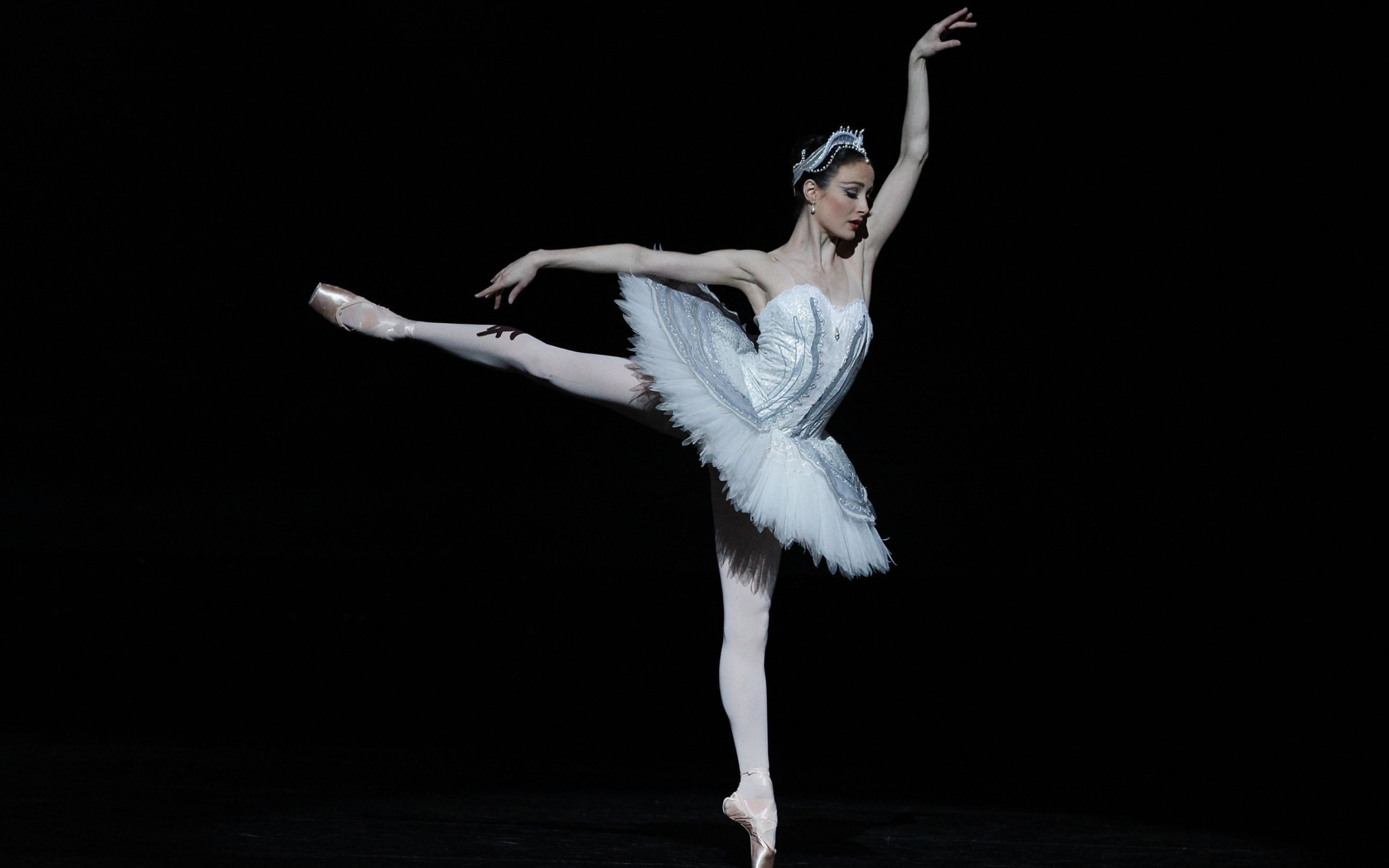 Captivating ballerinas, Stunning visuals, Inspiring poses, Ballet passion, 2880x1800 HD Desktop