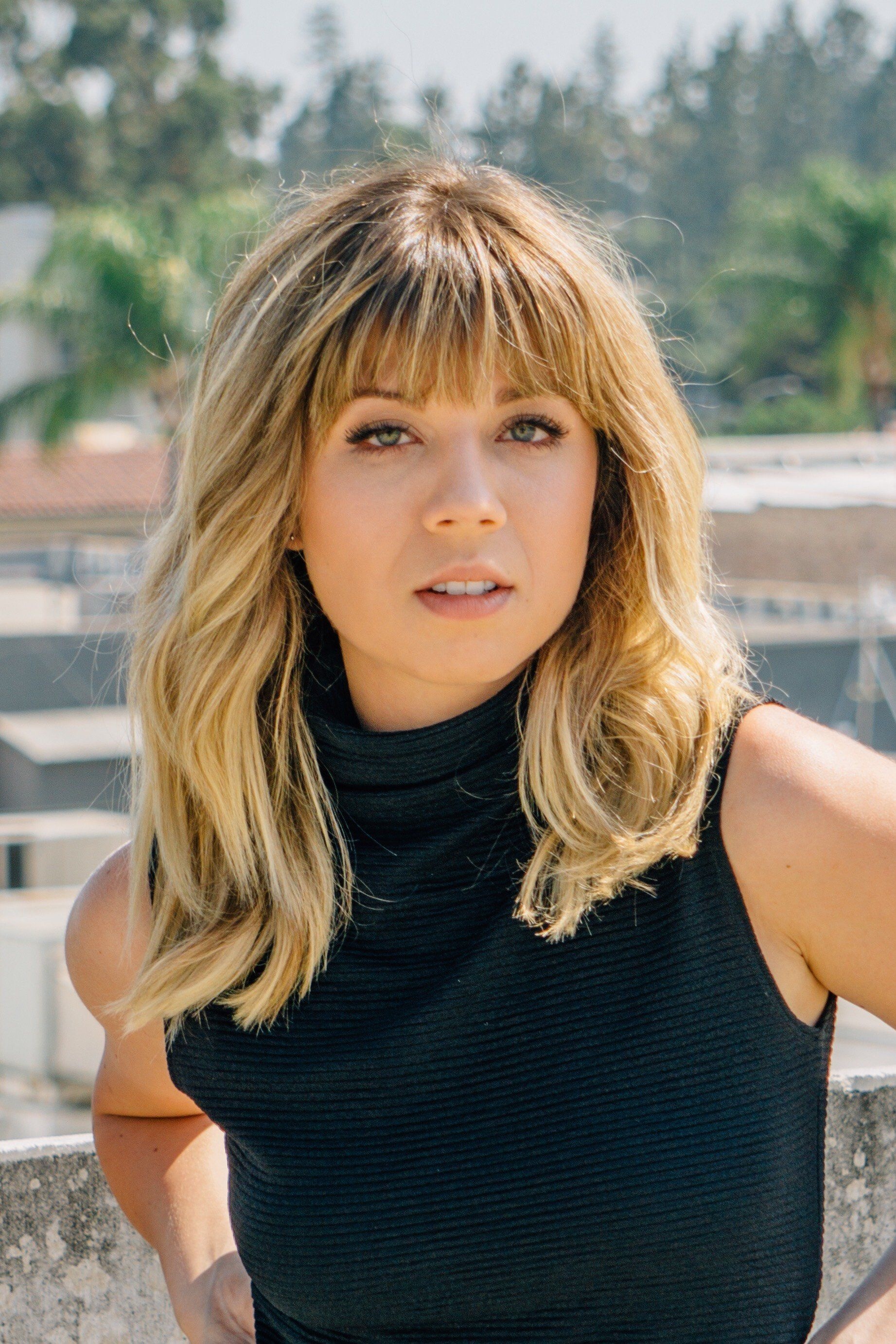Jennette McCurdy, Talented actress, Rising star, Versatile performer, 1850x2770 HD Handy