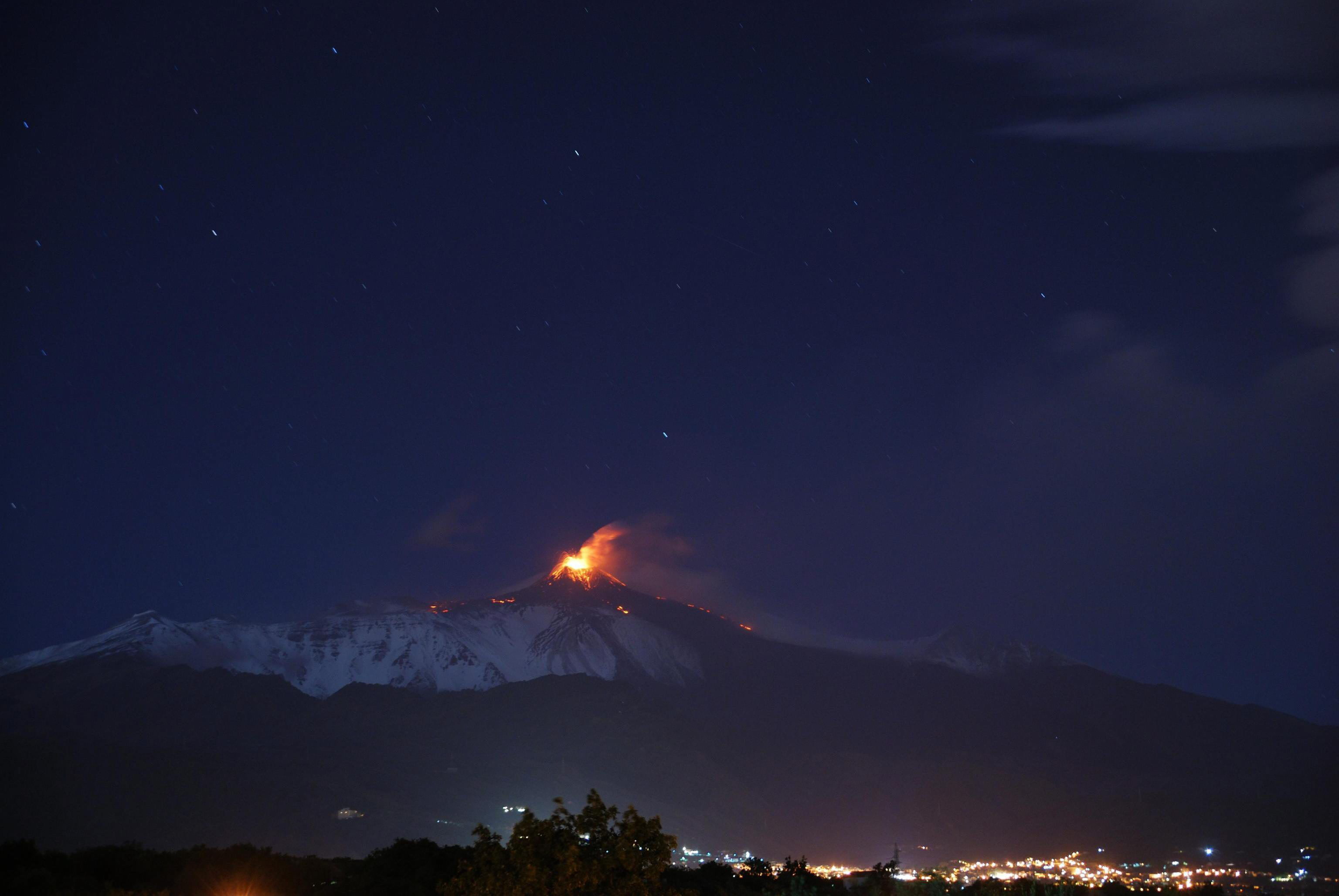 Mount Etna, Volcanic eruption, Powerful force, Fiery phenomenon, 3080x2060 HD Desktop