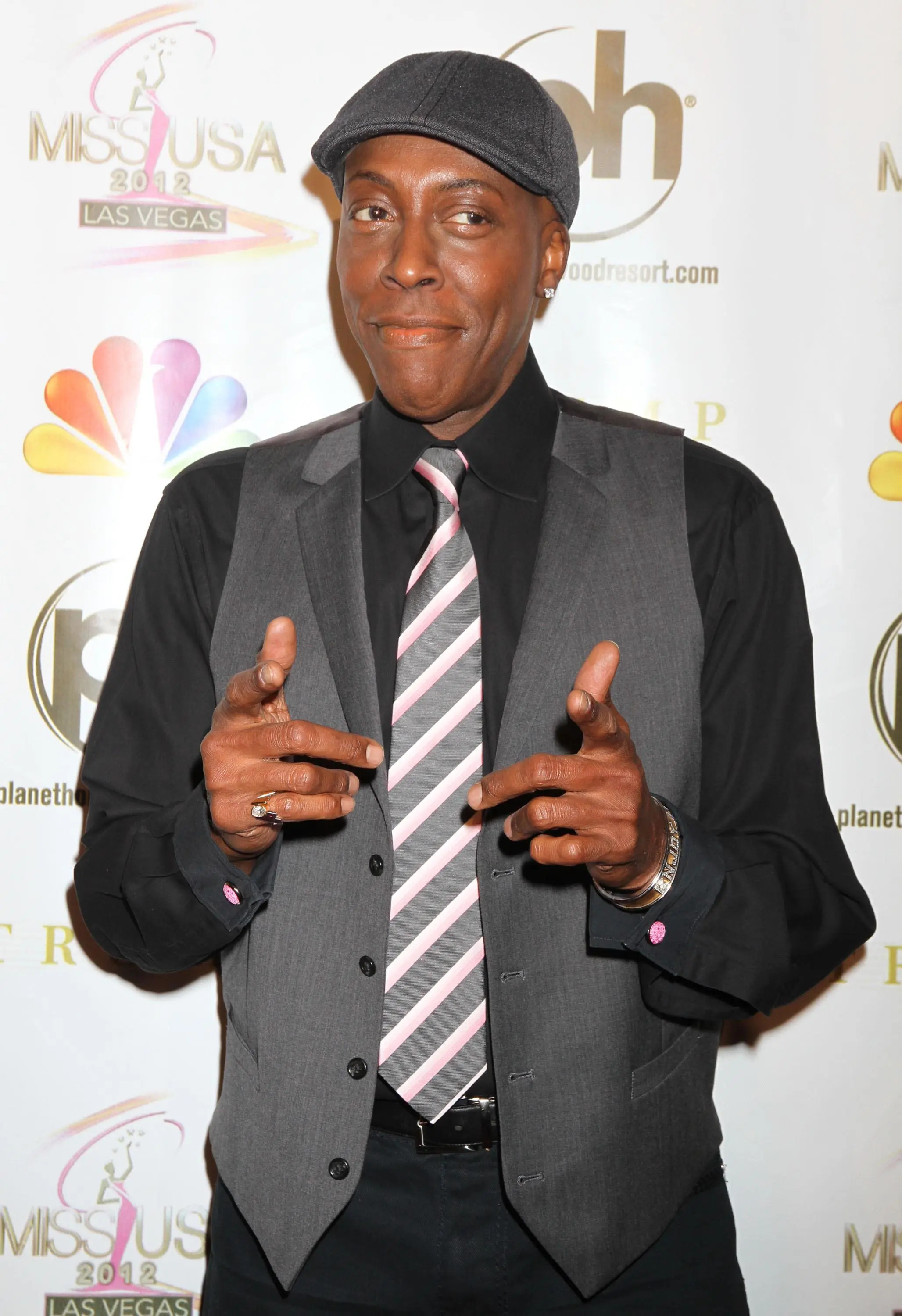 Arsenio Hall: Appeared in Martial Law, Coming to America, 1988. 2060x3000 HD Background.