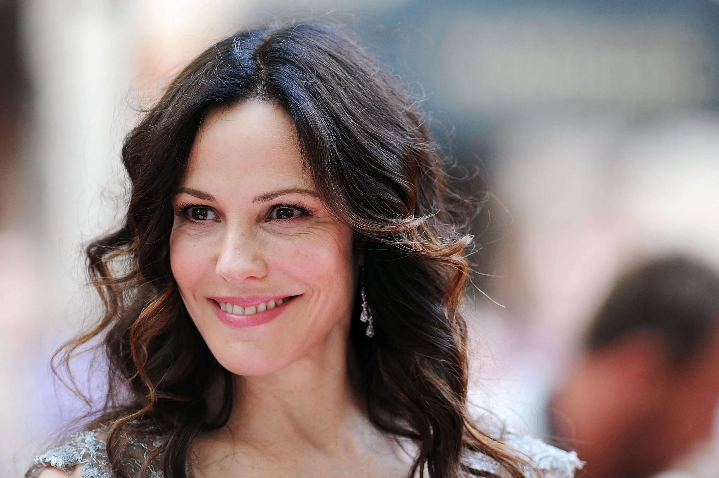 Fabulous Mary-Louise Parker, Ageless beauty, Timeless elegance, Captivating at 51, 3000x2000 HD Desktop