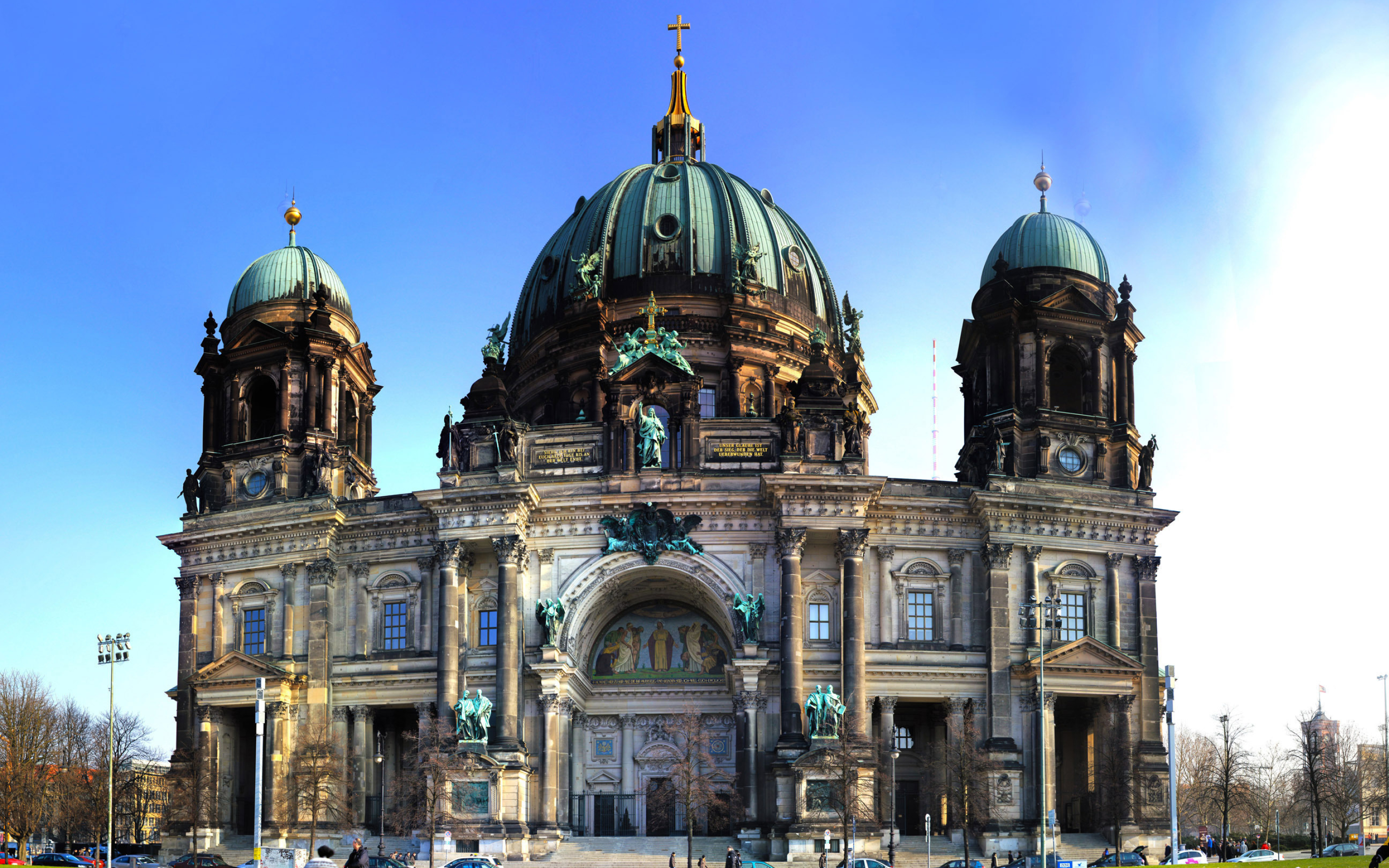 Berliner Dom gegen blauen Himmel, 2880x1800 HD Desktop
