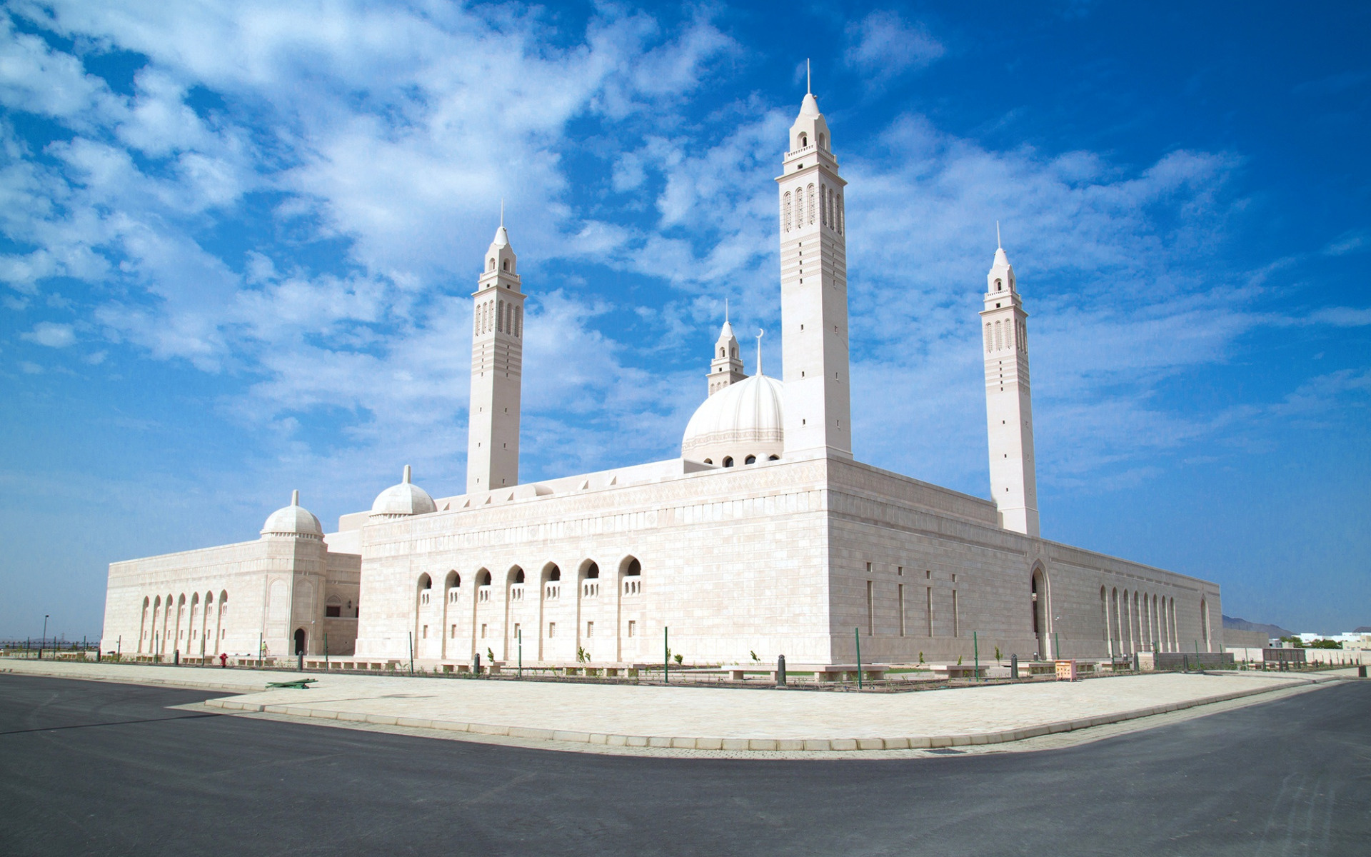 Oman: Sultan Qaboos Grand Mosque, Muscat, Sultanate, Islam. 1920x1200 HD Background.