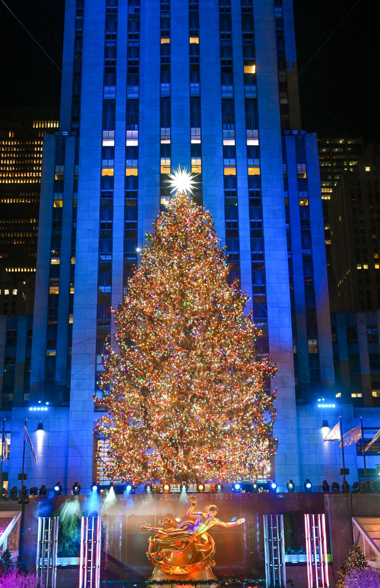 Rockefeller Center, Christmas tree, Annual tradition, Holiday season, 1330x2050 HD Phone