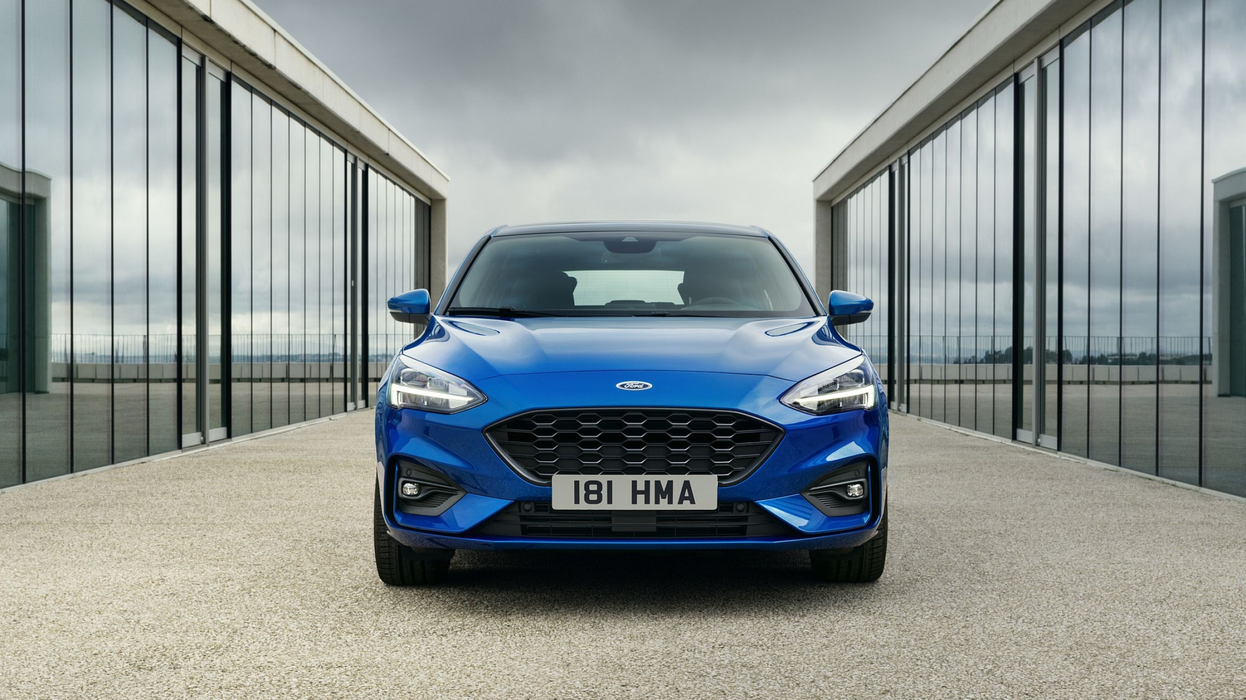 Ford Focus: First generation was manufactured in Europe from 1998 to 2004. 2560x1440 HD Wallpaper.