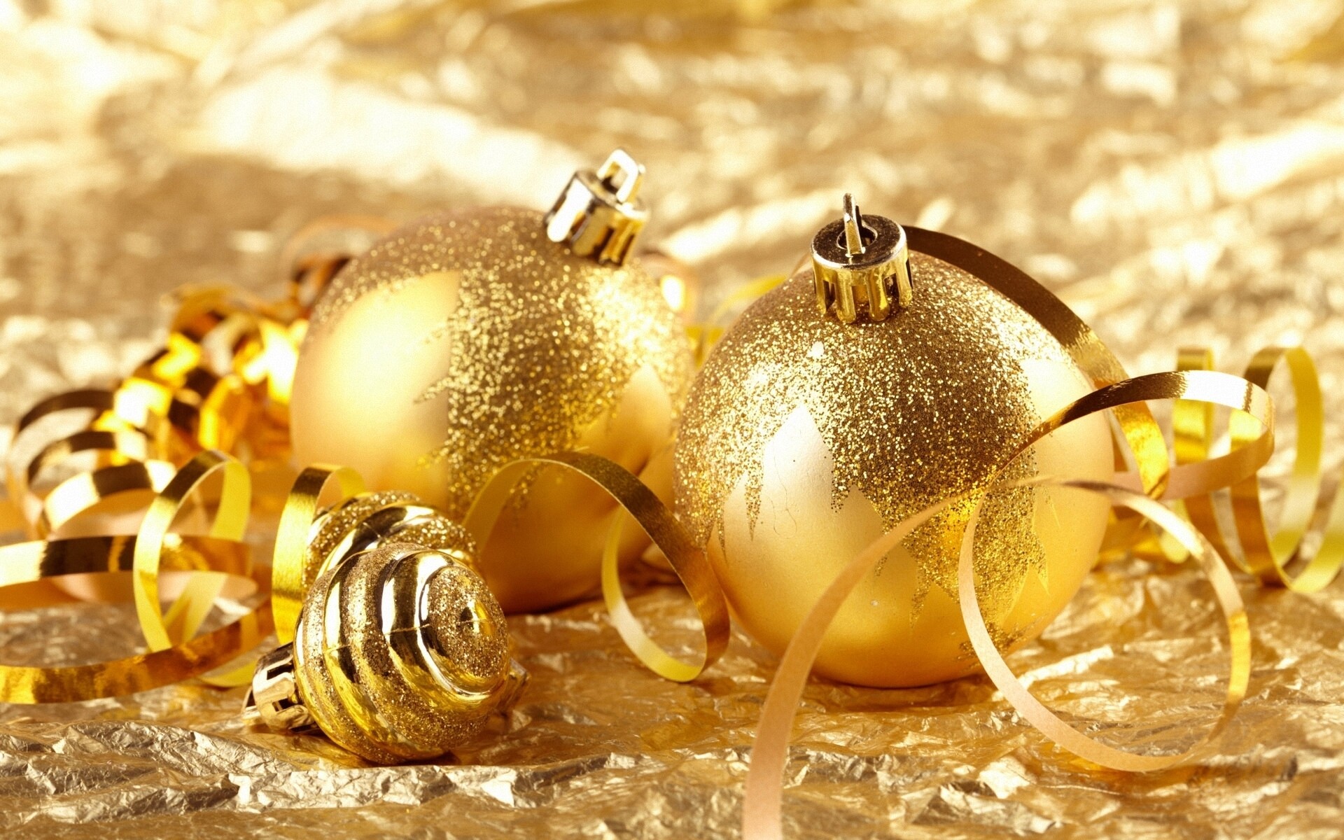 Christmas Ornament: Blown glass baubles, Glitter, Decor. 1920x1200 HD Wallpaper.