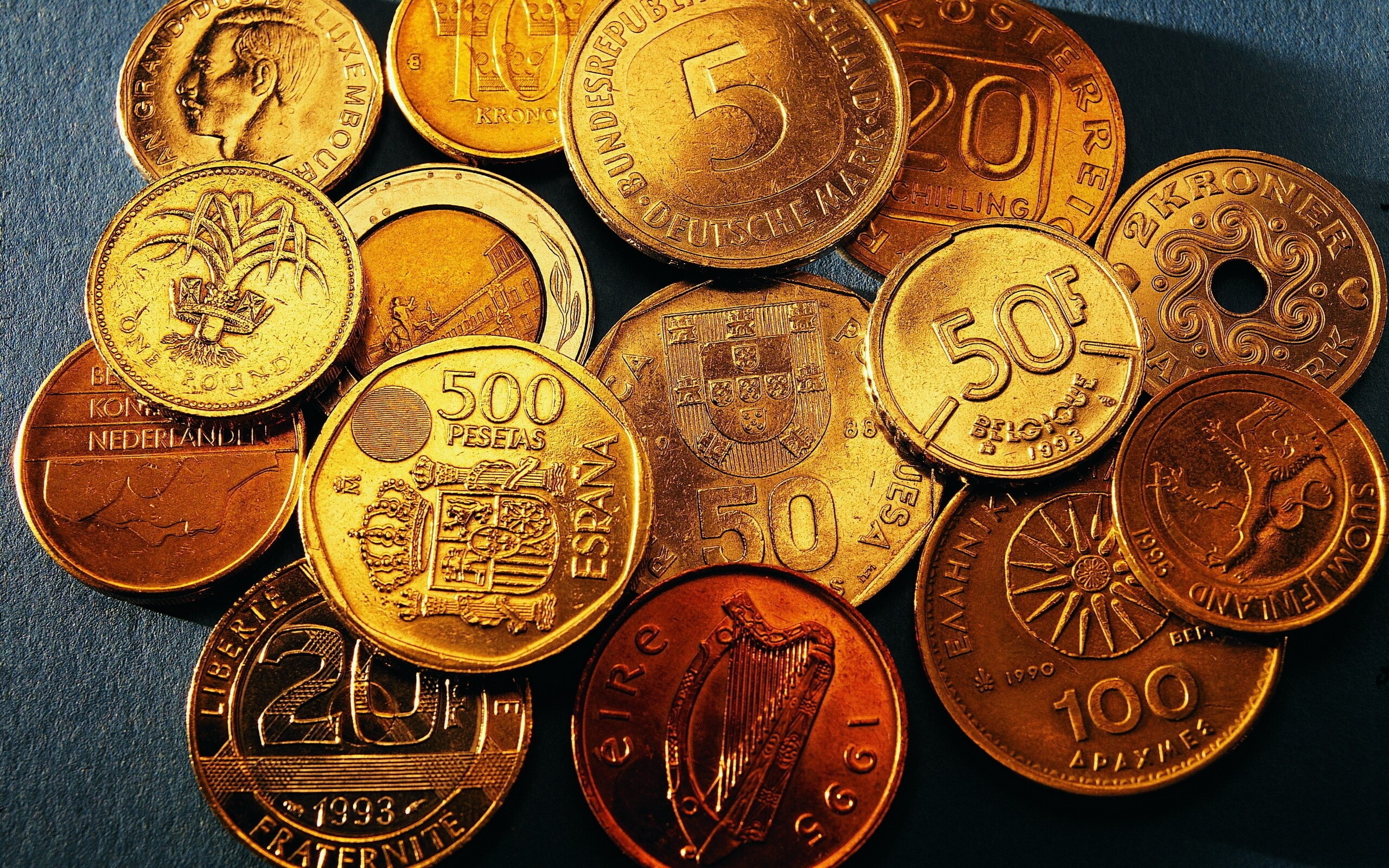Gold Coins: The coinage of different countries, Money systems around the world, Ireland 1 penny. 2560x1600 HD Background.