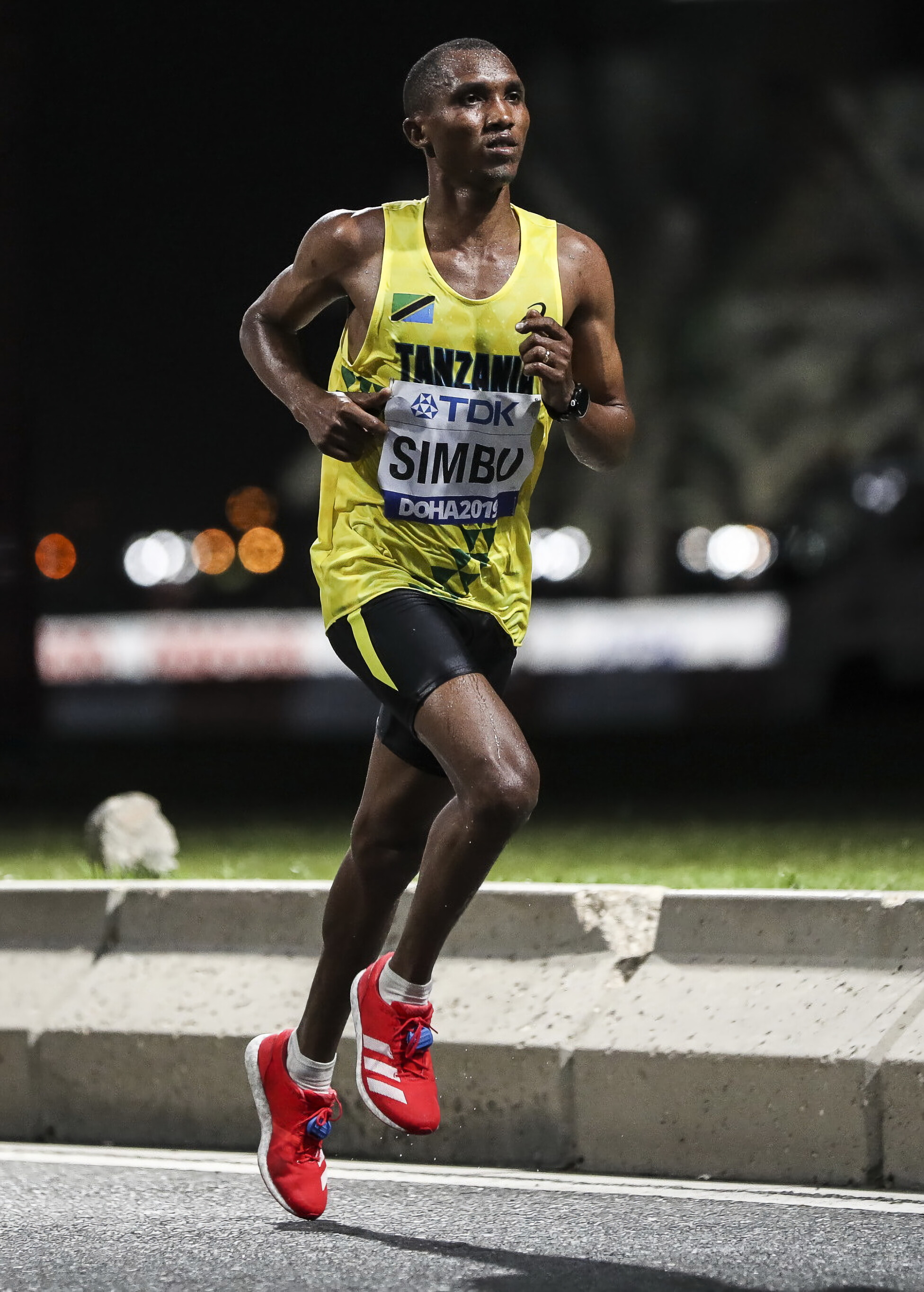 Alphonce Simbu, Marathon king, Elite runner, Unmatched stamina, 1960x2730 HD Phone