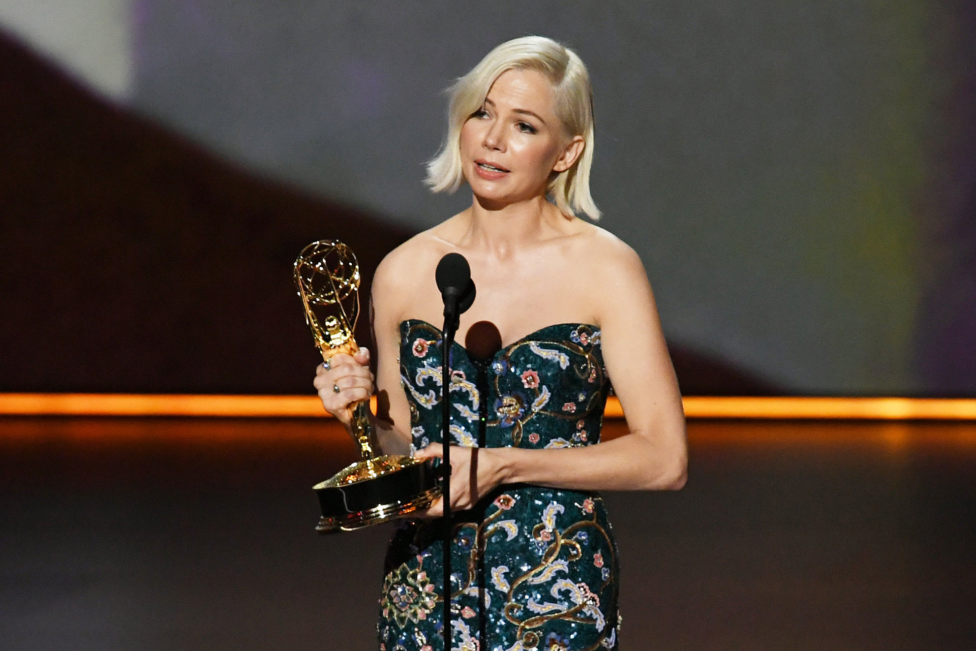 Michelle Williams, Emmy speech, Pay equality, The New York Times, 1990x1330 HD Desktop