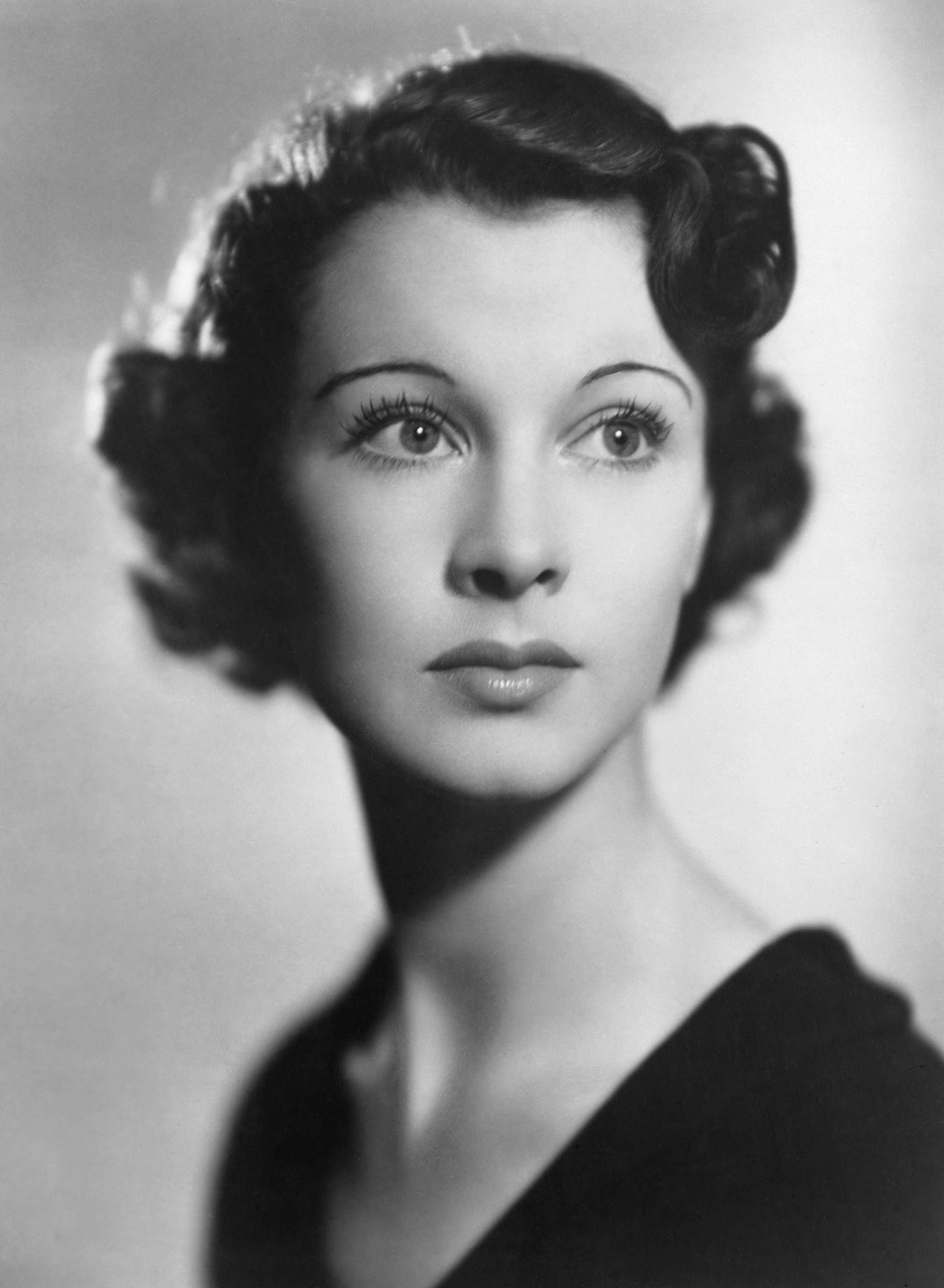 Vivien Leigh, Stunning pictures, Actress archive, Memorable film moments, 1550x2120 HD Phone