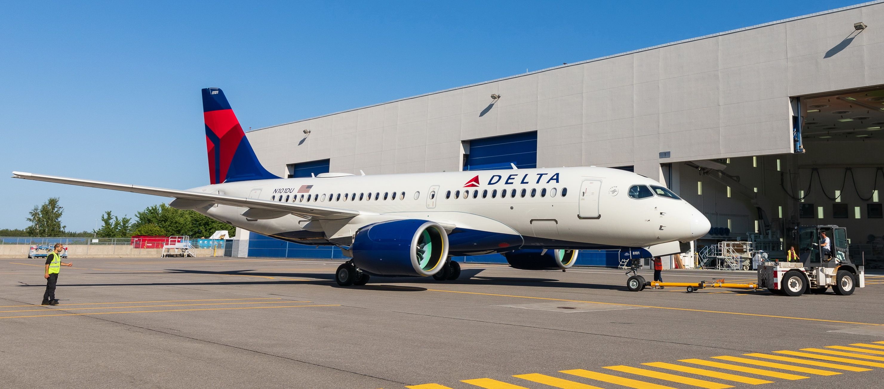Airbus A220, Delta's first A220, Final assembly in Mirabel, Delta's first A220, 2970x1310 Dual Screen Desktop