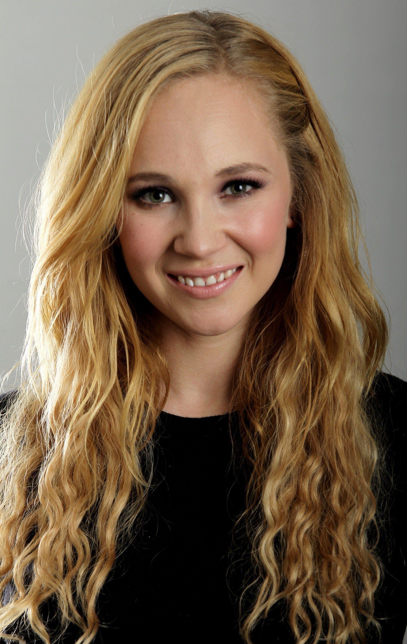 Juno Temple, Juno Temple wallpapers, Cave, 1590x2500 HD Phone