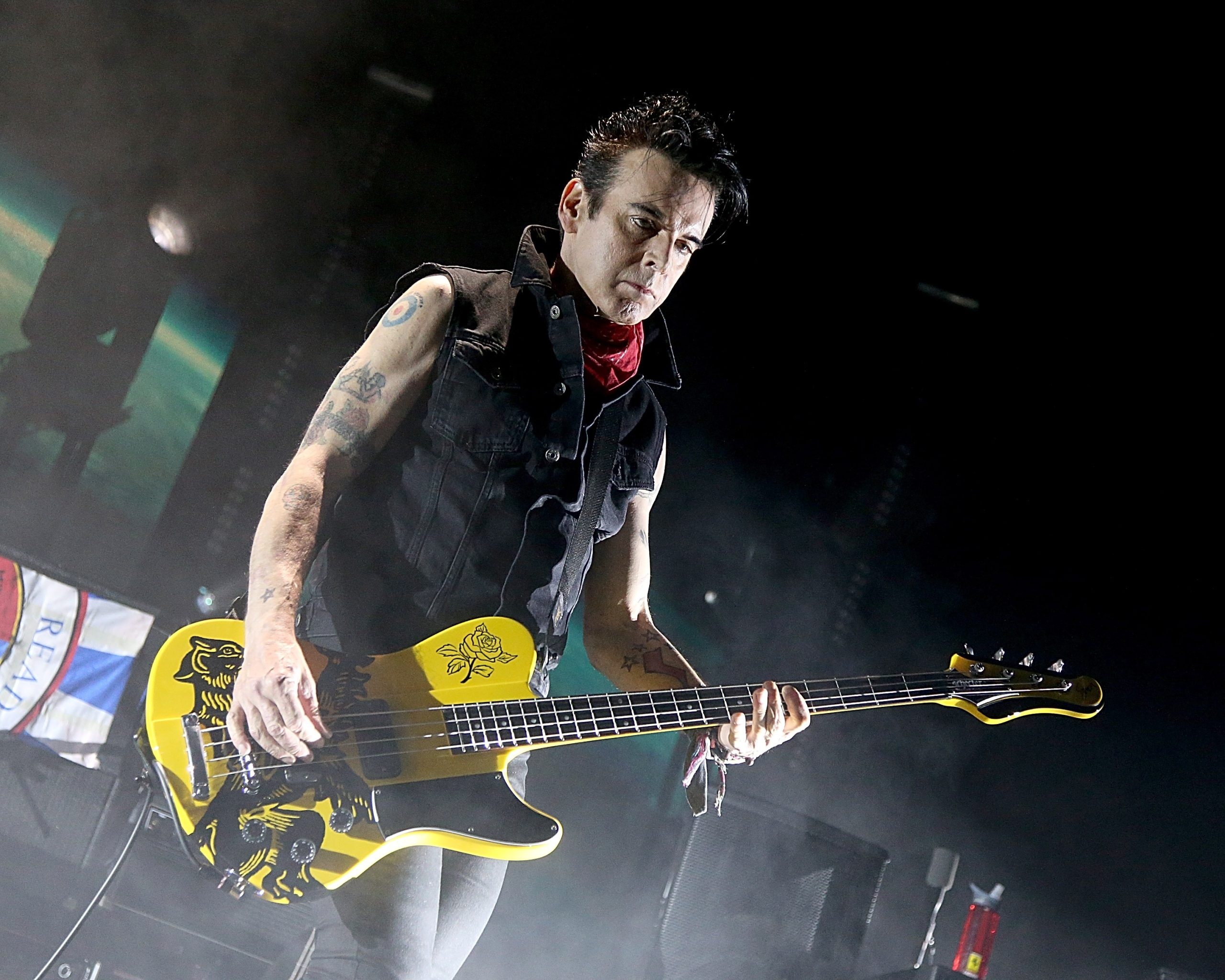 Simon Gallup, The Cure bassist, Ongoing band membership, Crucial part of the band, 2560x2050 HD Desktop