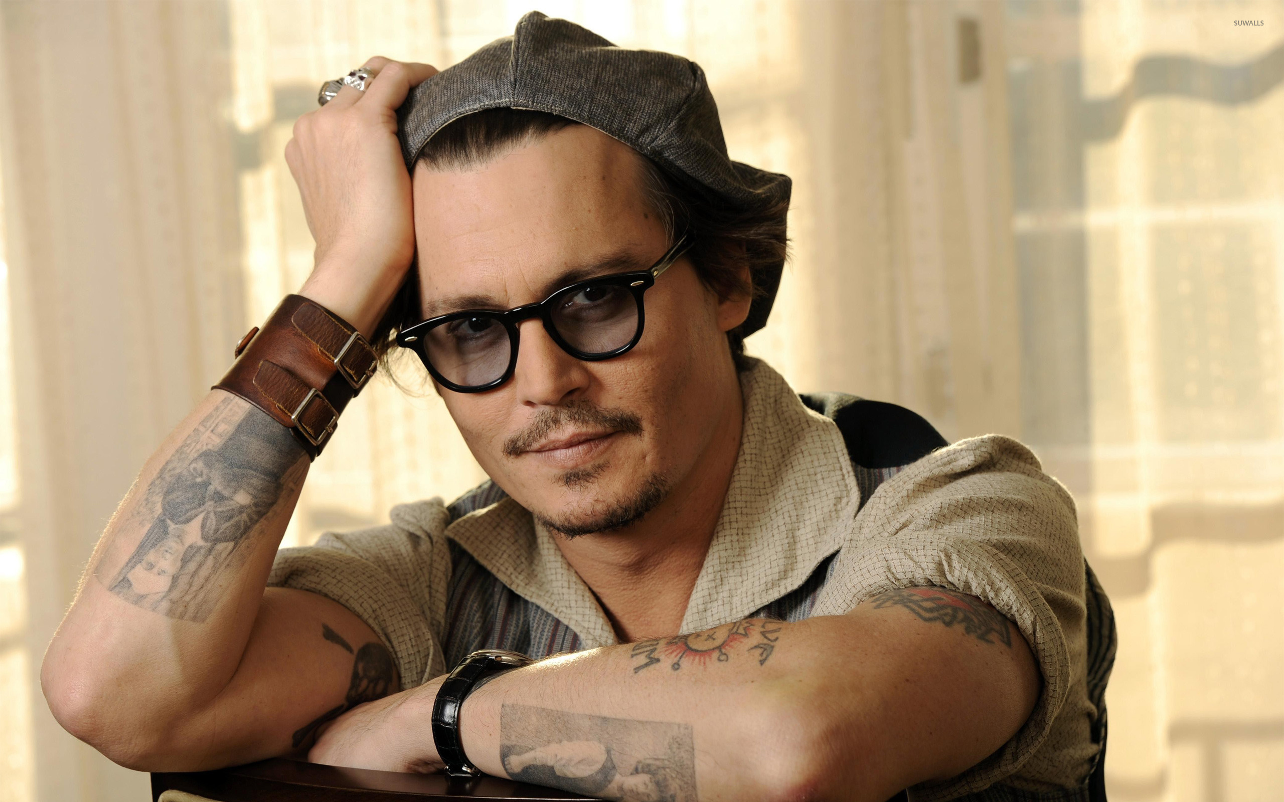 Johnny Depp: Celebrity, American actor and musician, known for his eclectic and unconventional film choices. 2560x1600 HD Wallpaper.
