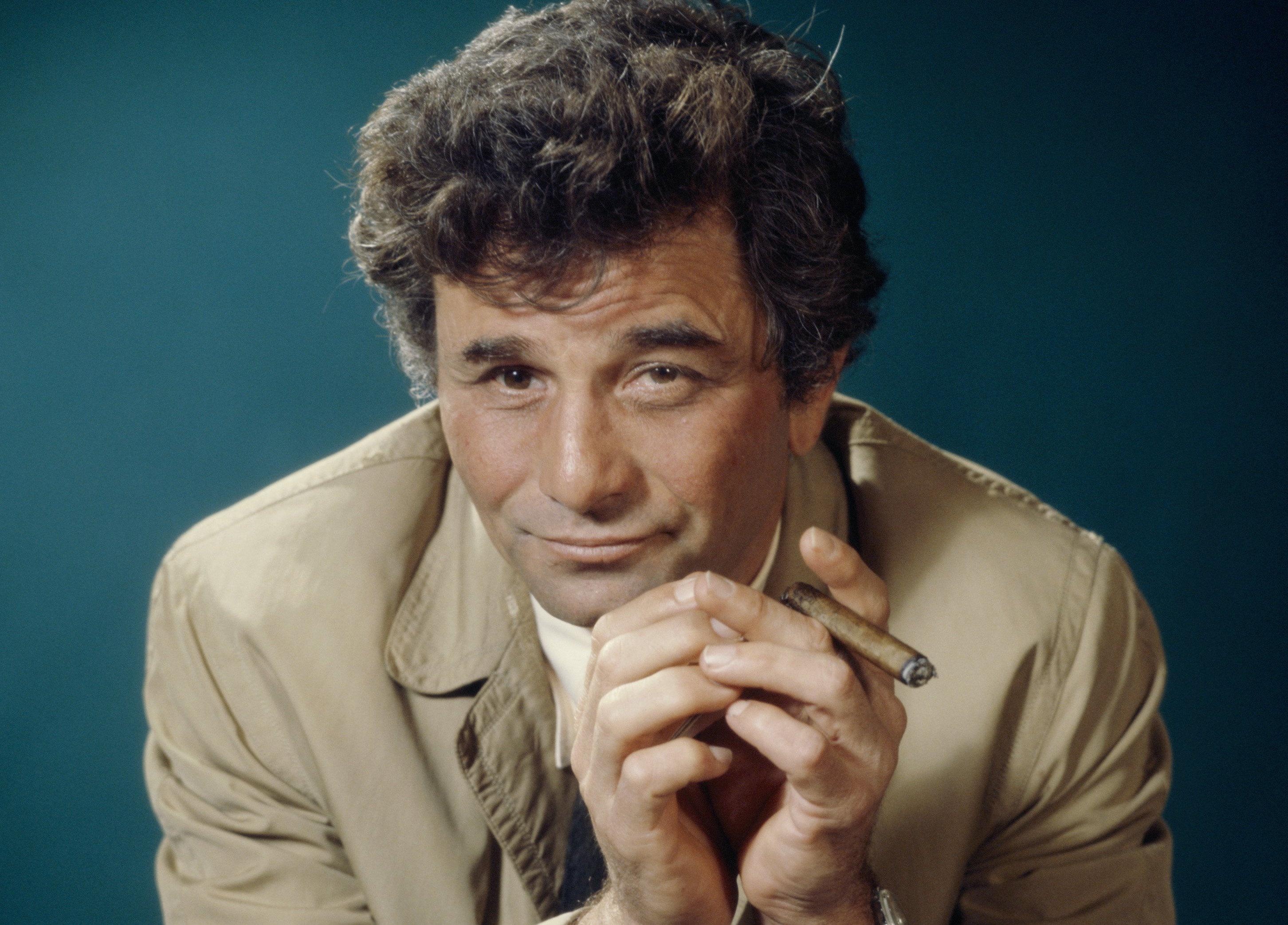 Peter Falk: Lieutenant Columbo, The eponymous main character in the American detective crime drama, 1989-2003. 2910x2090 HD Background.