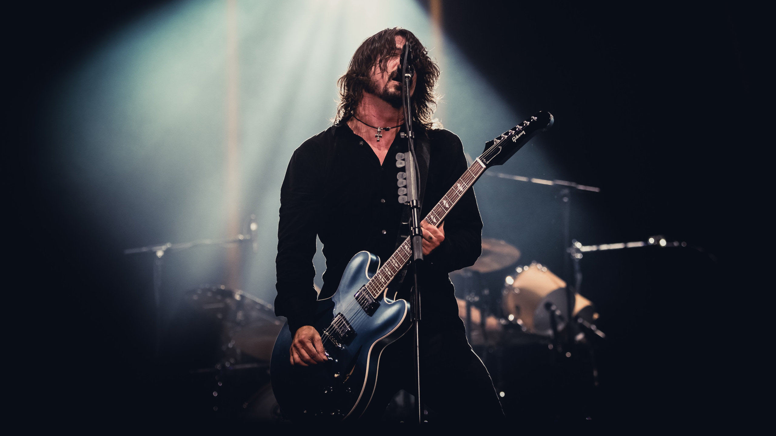Foo Fighters: An American rock musician, multi-instrumentalist, and song-writer, David Eric Grohl. 2560x1440 HD Wallpaper.