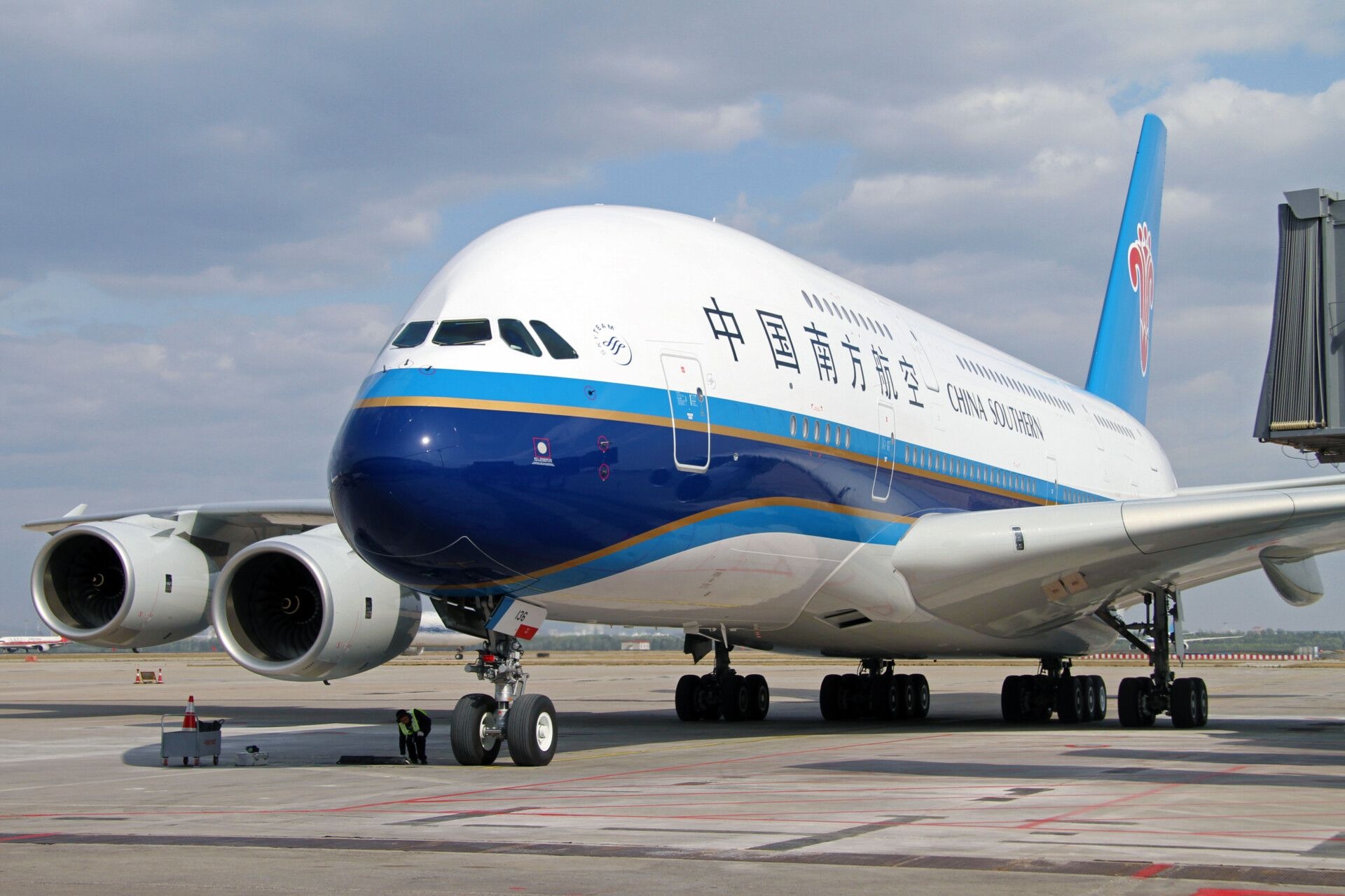 China Southern Airlines, 600 fleet size, 33 years, Story of, 1920x1280 HD Desktop