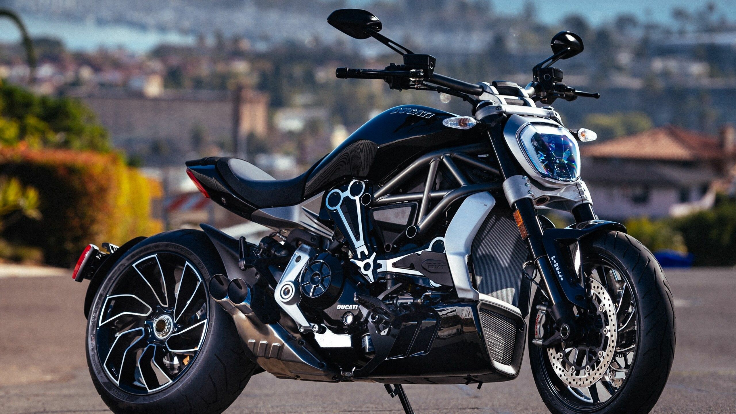 Bike: Ducati Diavel, debuted in November 2010 at the EICMA motorcycle show in Milan. 2560x1440 HD Background.