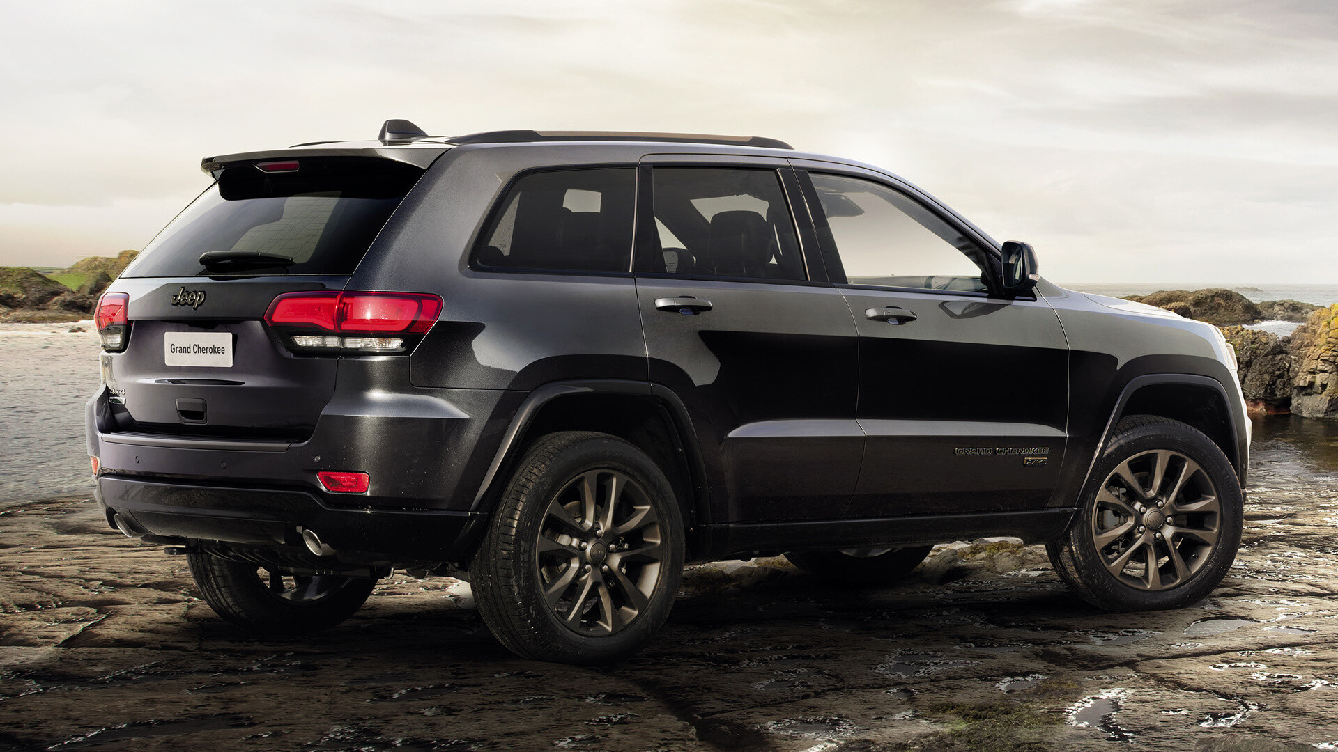 Jeep Grand Cherokee: 2016 75th Anniversary Edition, Based on the Overland model, Unique exterior styling. 1920x1080 Full HD Background.