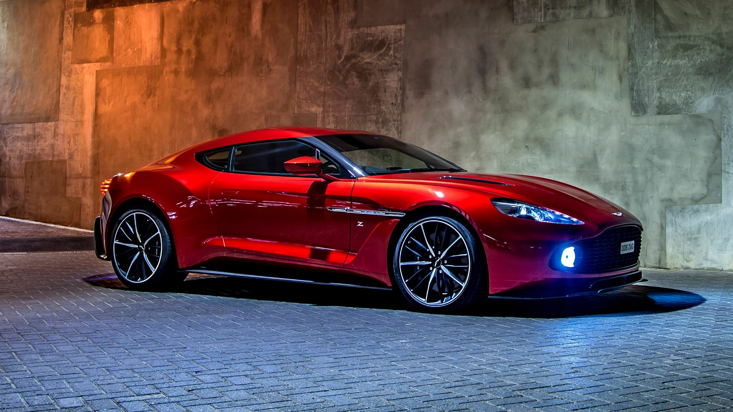 Aston Martin: Vanquish, A high-performance grand tourer introduced by British luxury automobile manufacturer in 2001. 2560x1440 HD Background.