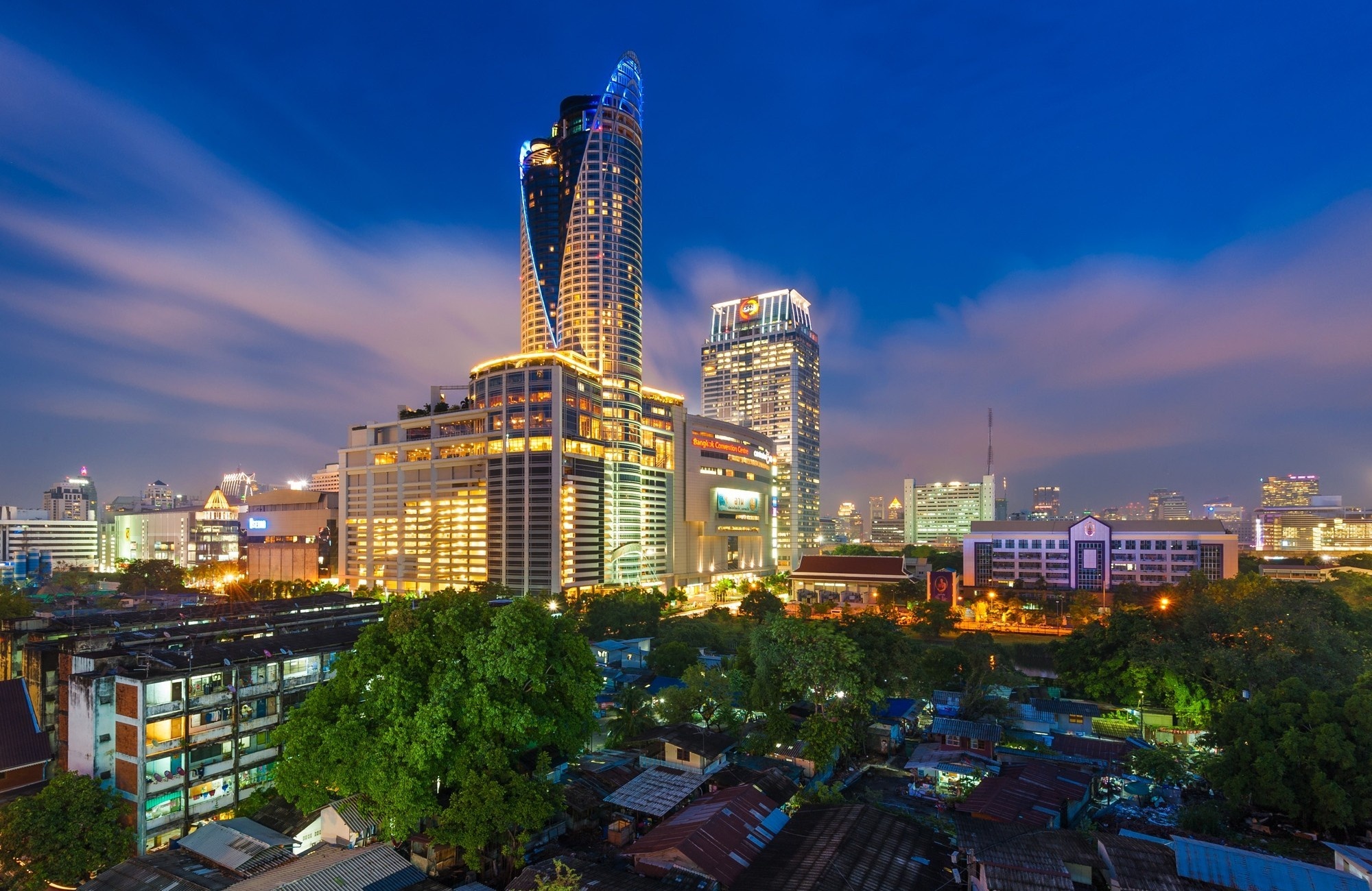 Bangkok: Centara Grand, CentralWorld, Pathumwan. 2000x1300 HD Wallpaper.