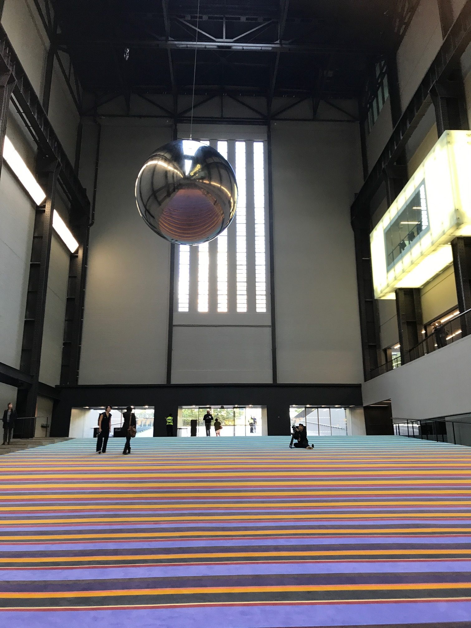 Die Superflex-Installation in der Turbinenhalle der Tate Modern, 1520x2020 HD Handy